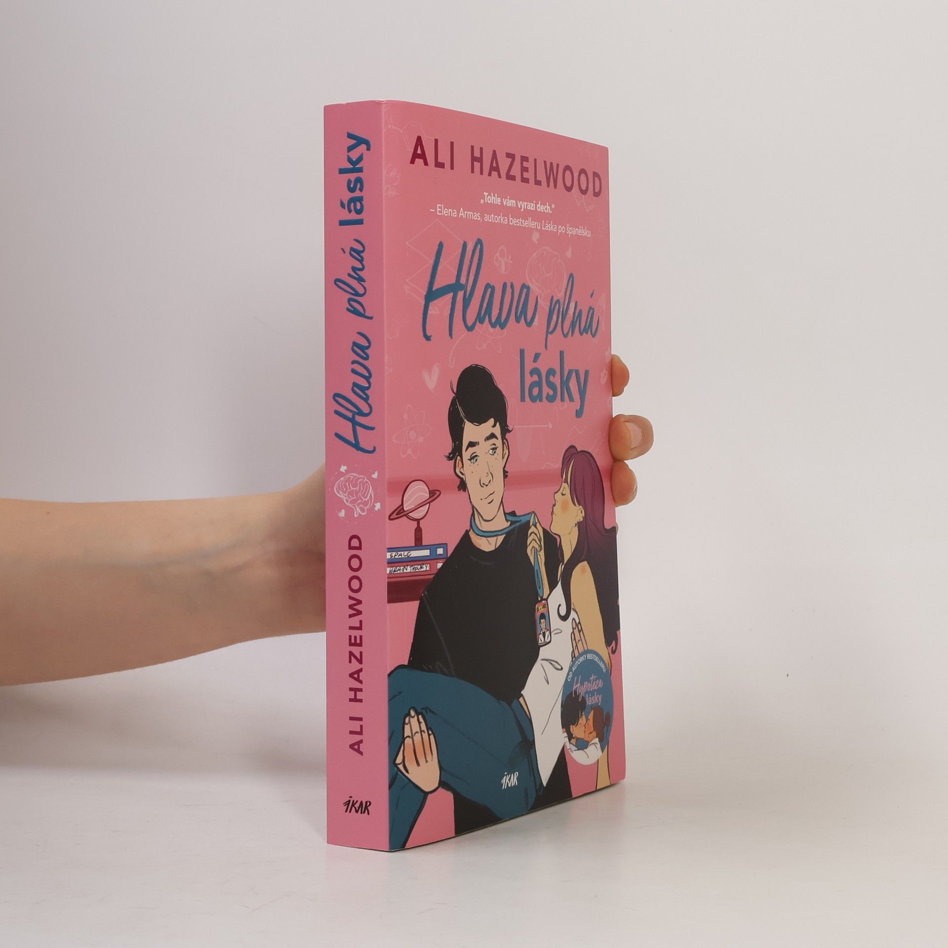 Ali Hazelwood Hlava plná lásky