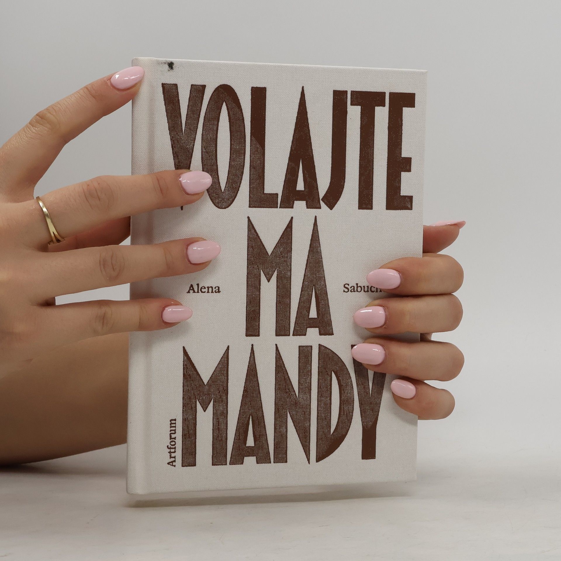 Alena Sabuchová Volajte ma Mandy