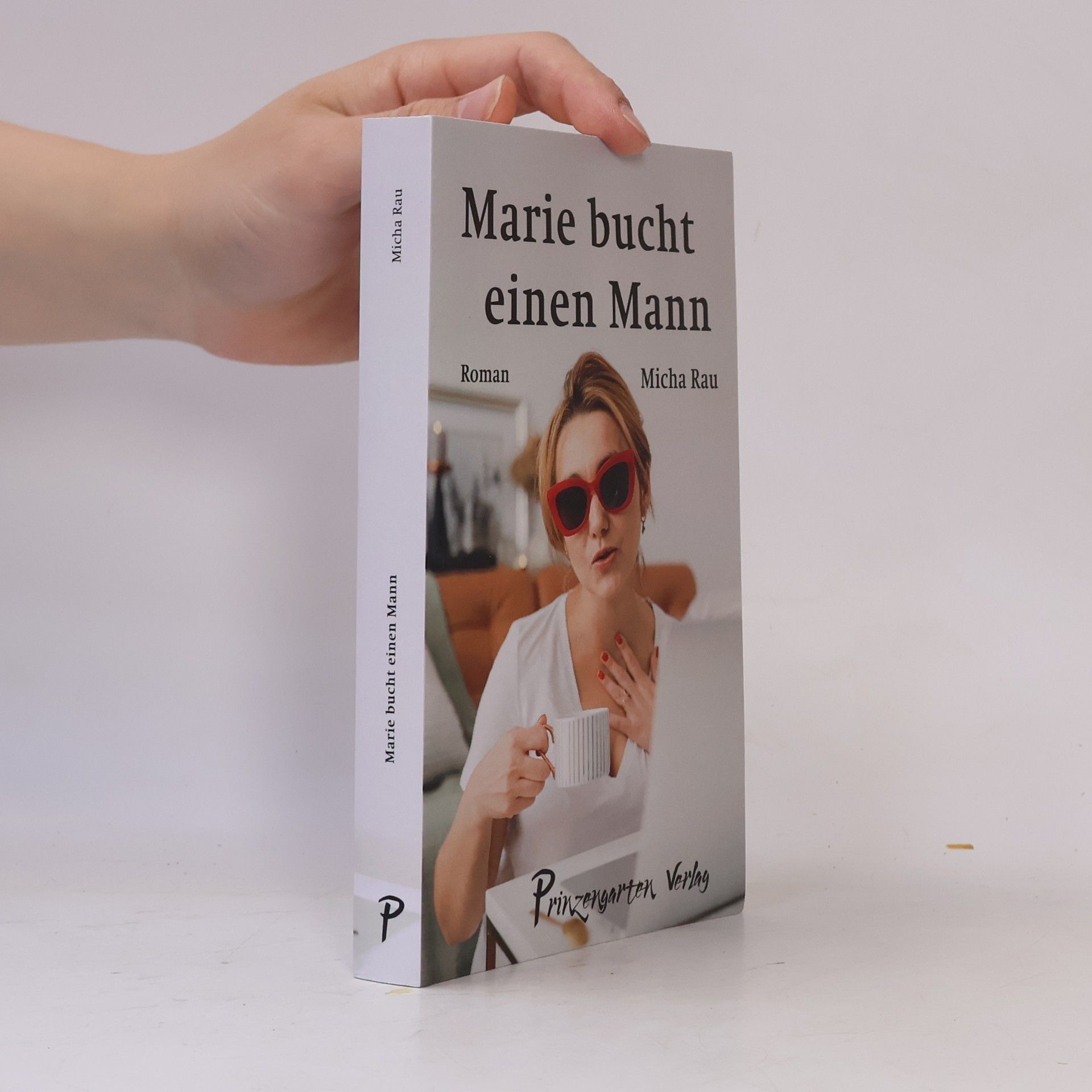 Micha Rau Marie bucht einen Mann