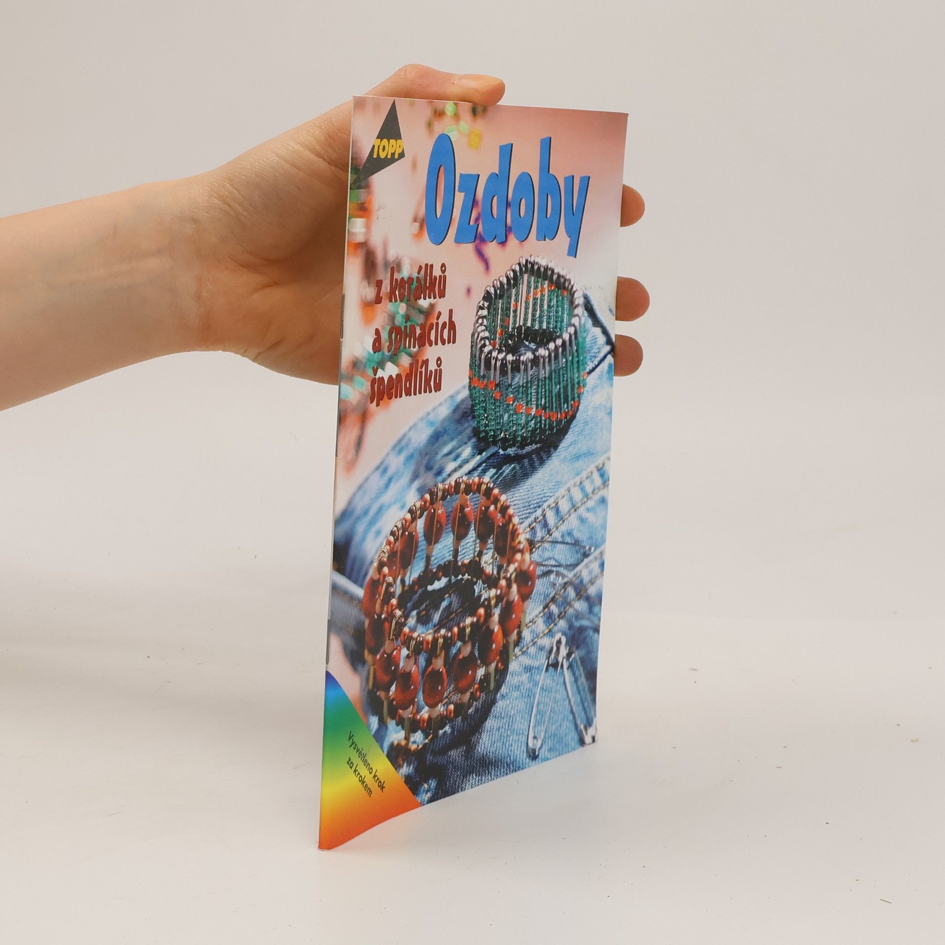 Ozdoby z korálků a spínacích špendlíků