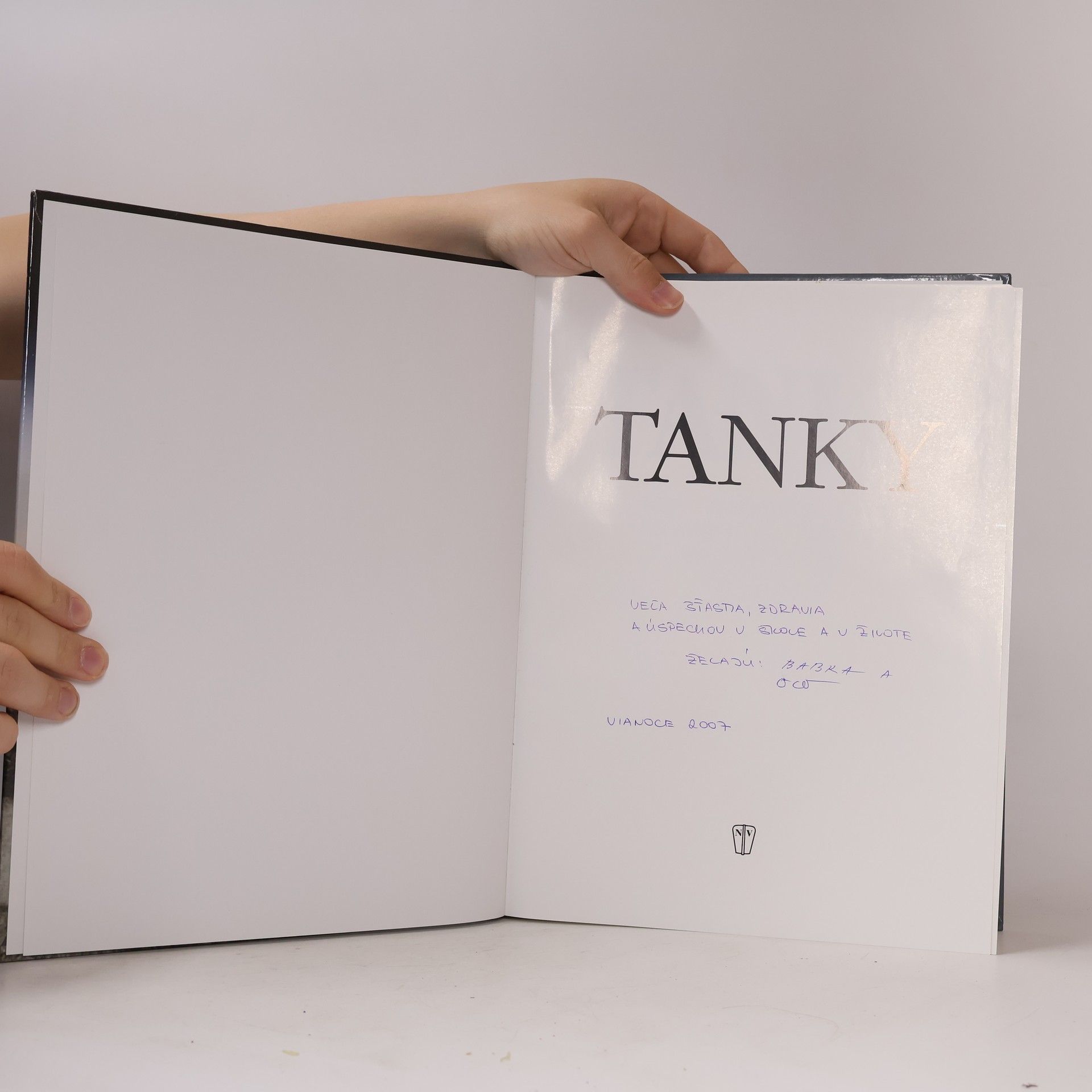 Christopher Chant Tanky: Nejvýznamnější tanky a obrněná vozidla, jejich historie, vývoj a boj