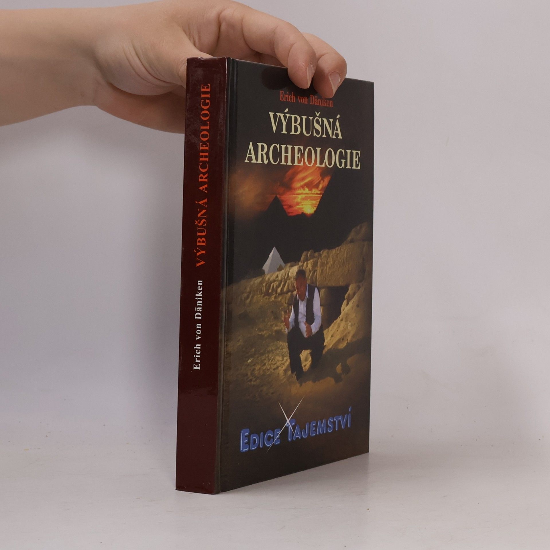 Erich von Däniken Výbušná archeologie