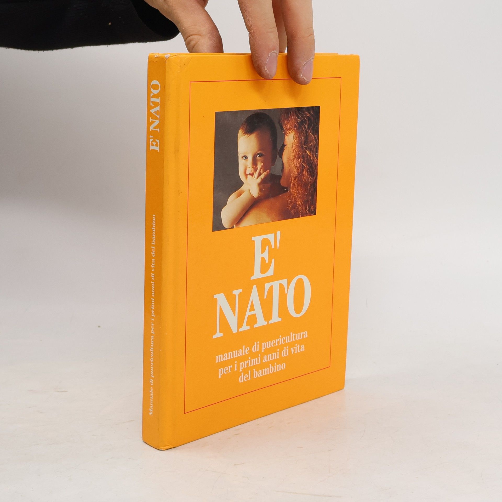 Rosanna Moretto É nato. Manuale di puericultura per i primi anni di vita del bambino