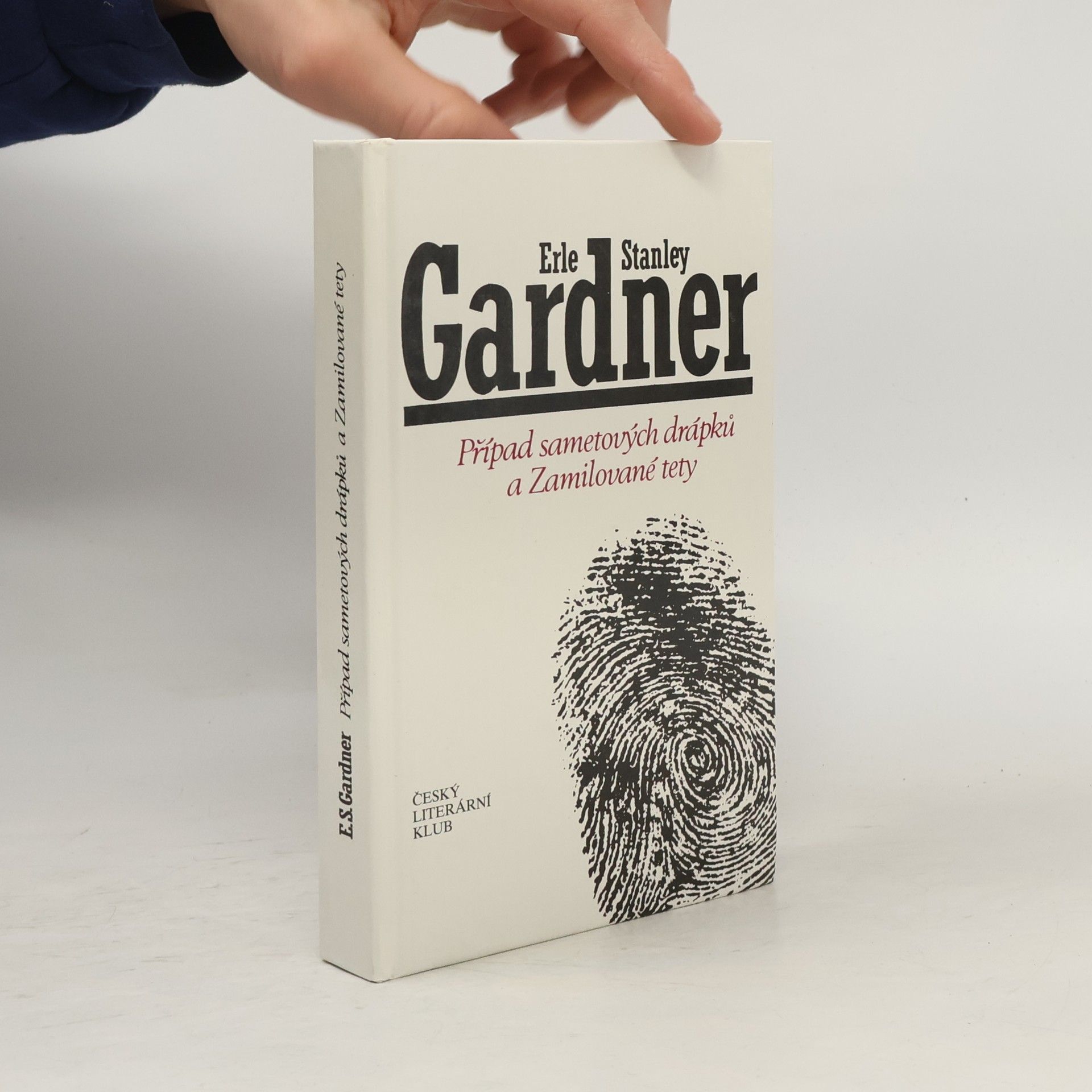 Erle Stanley Gardner Případ sametových drápků a Zamilované tety