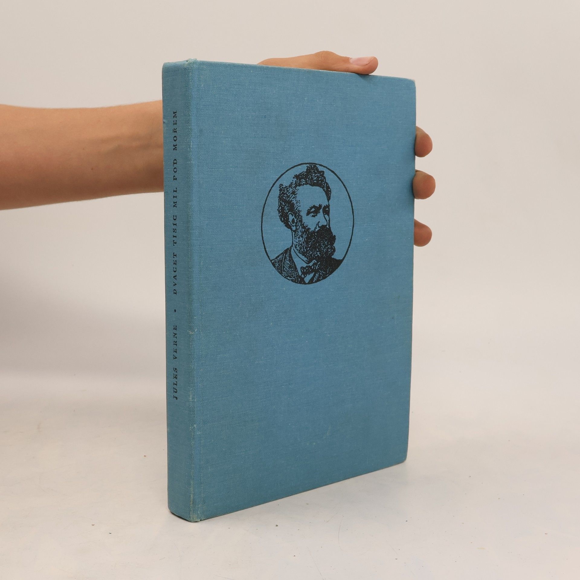 Jules Verne Dvacet tisíc mil pod mořem