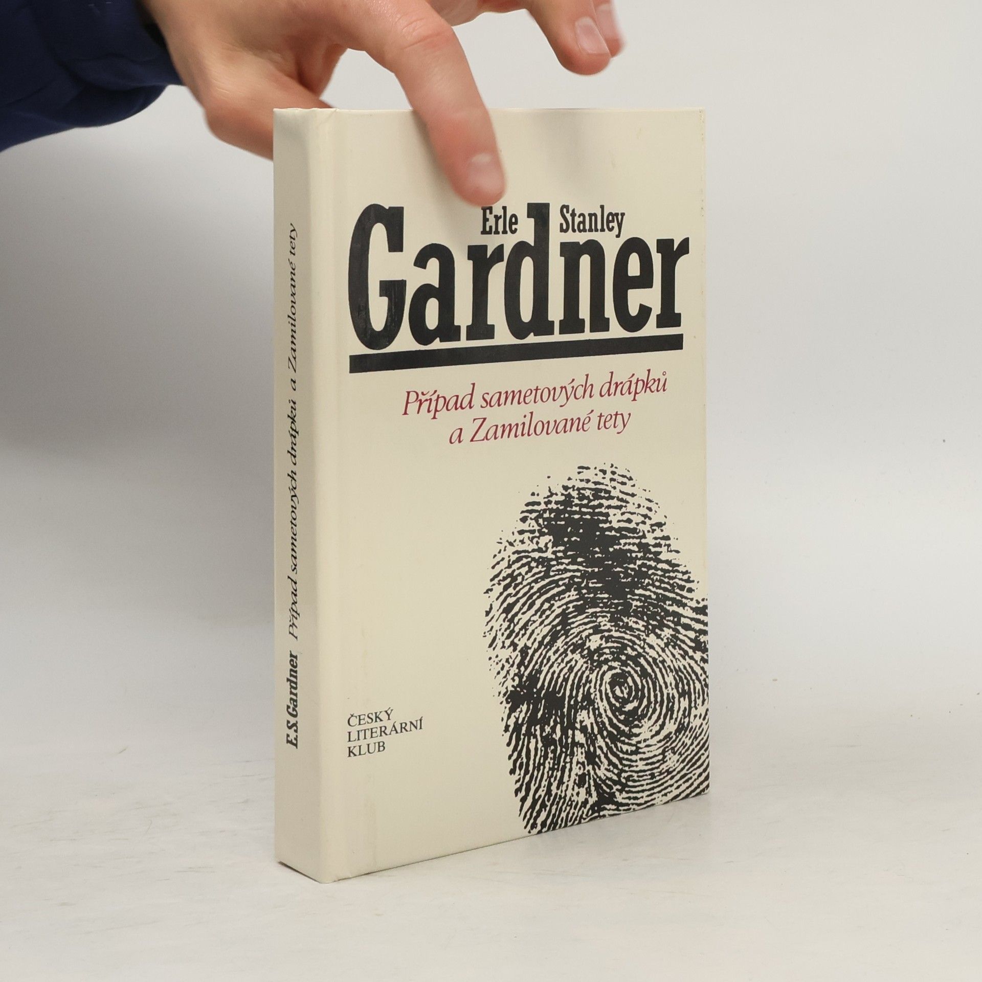 Erle Stanley Gardner Případ sametových drápků a Zamilované tety