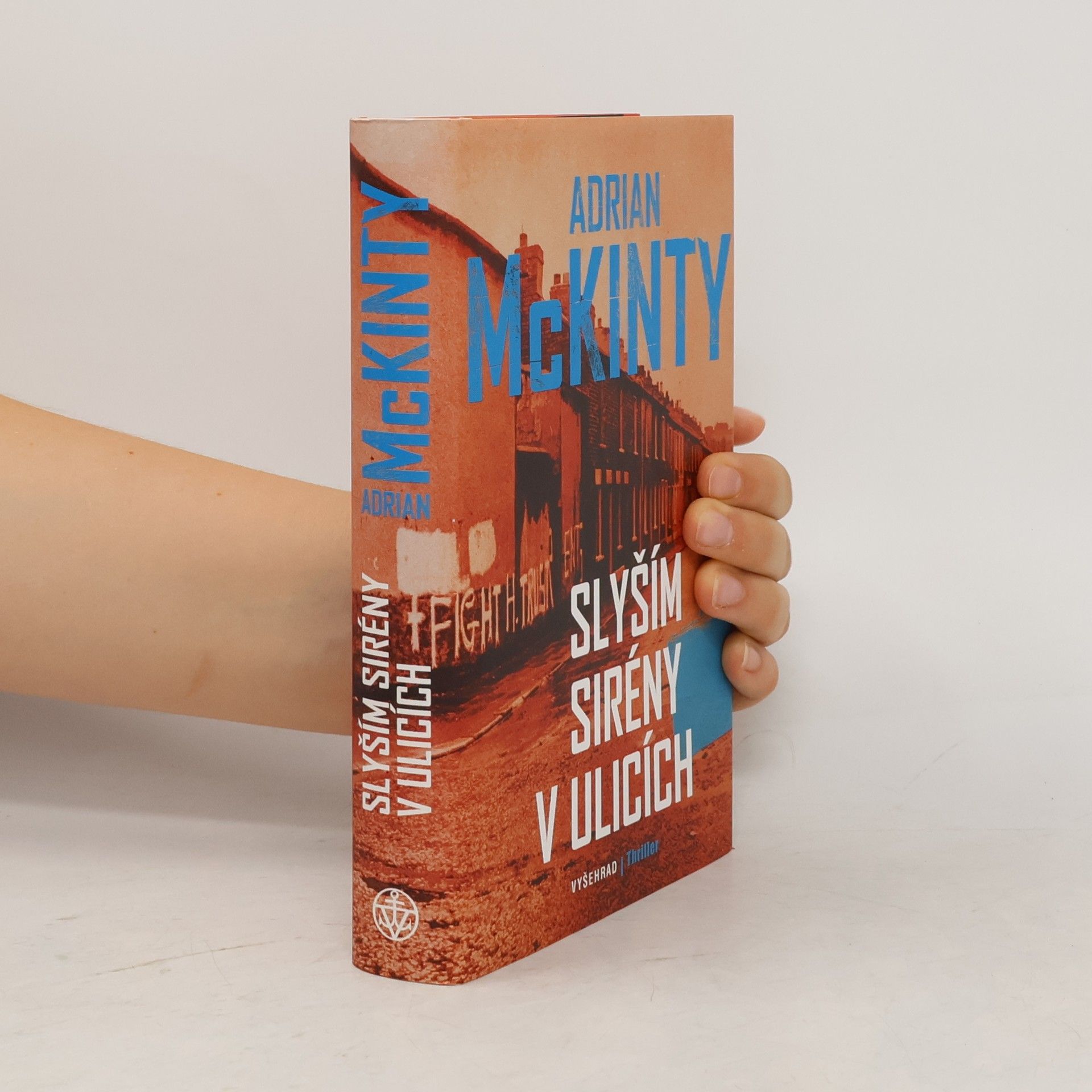 Adrian McKinty Slyším sirény v ulicích
