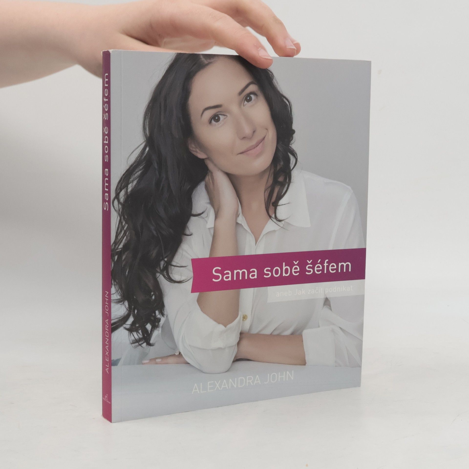 Alexandra John Sama sobě šéfem