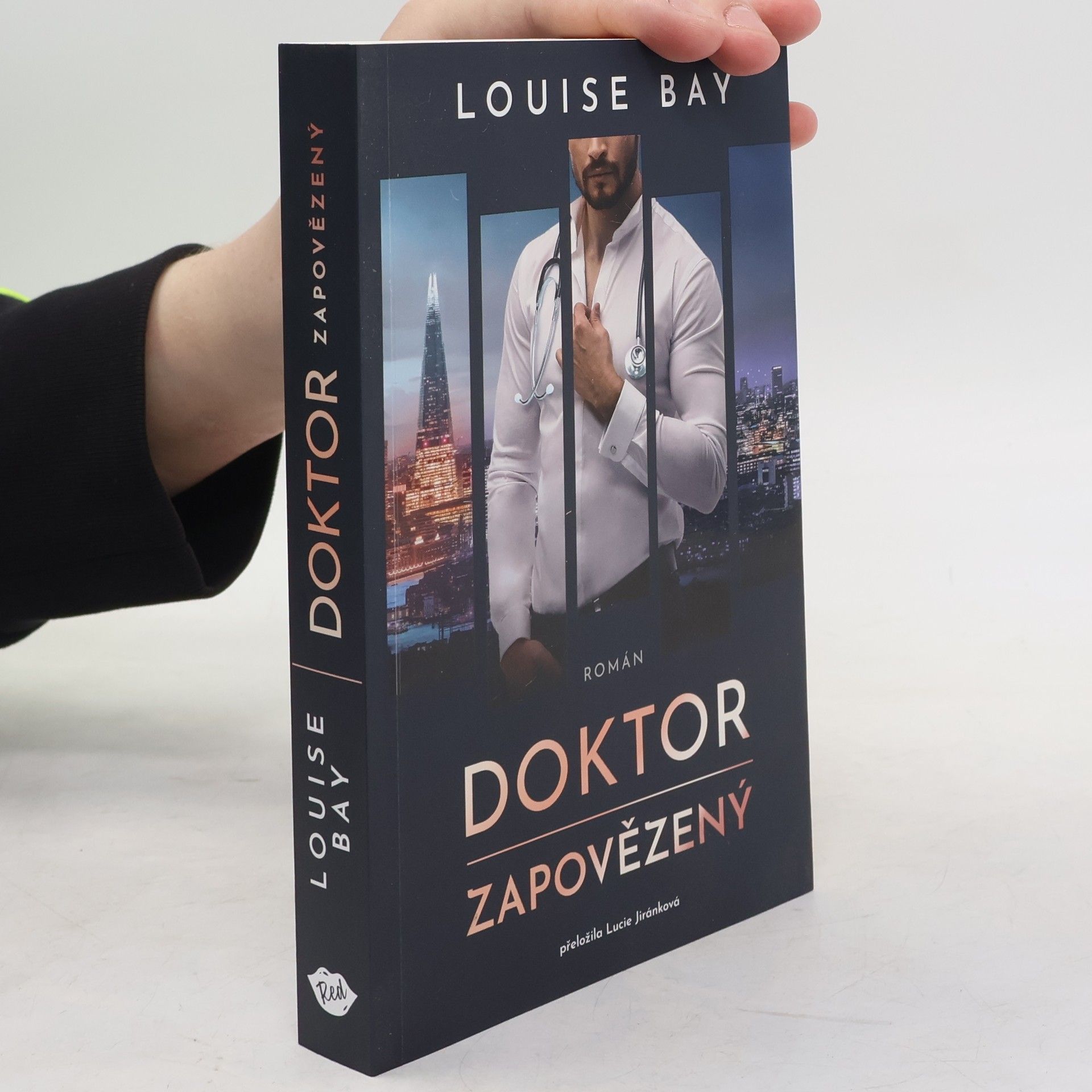 Louise Bay Doktor Zapovězený