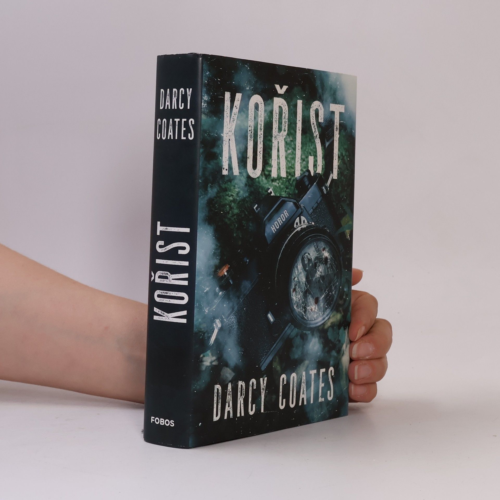 Darcy Coates Kořist
