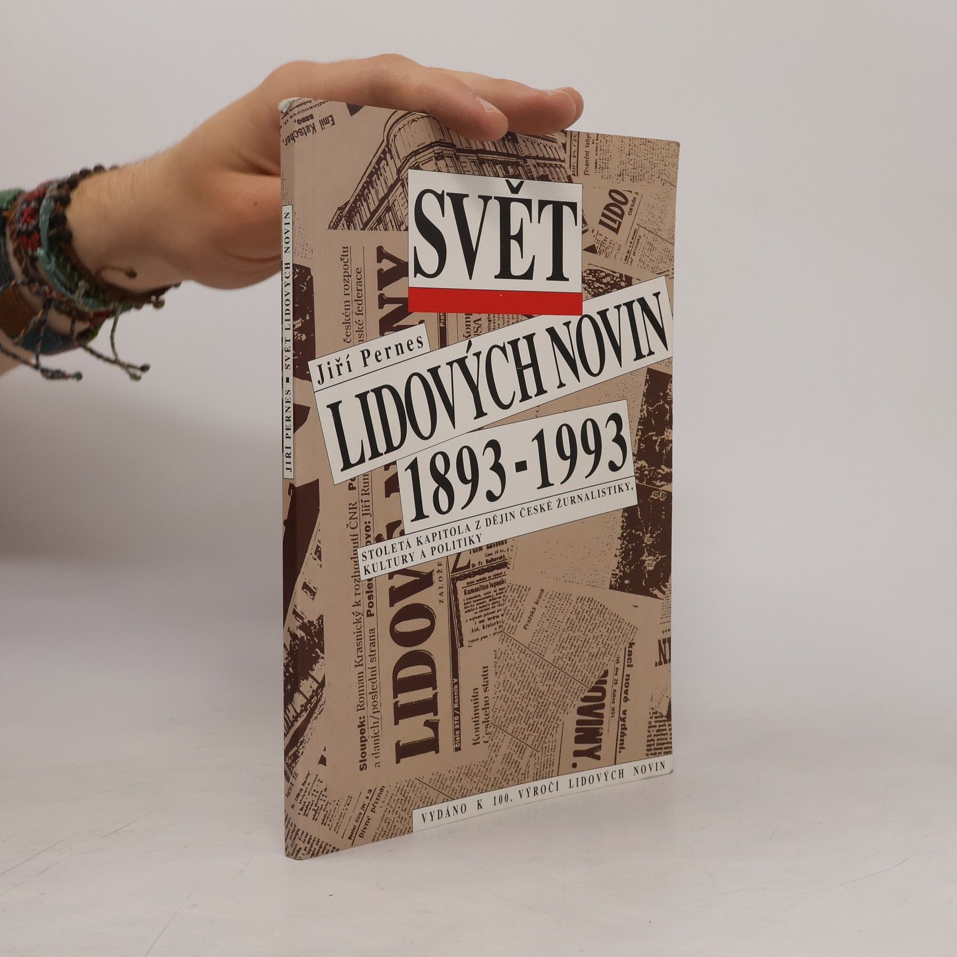 Jiří Pernes Svět Lidových novin 1893-1993 : stoletá kapitola z dějin české žurnalistiky