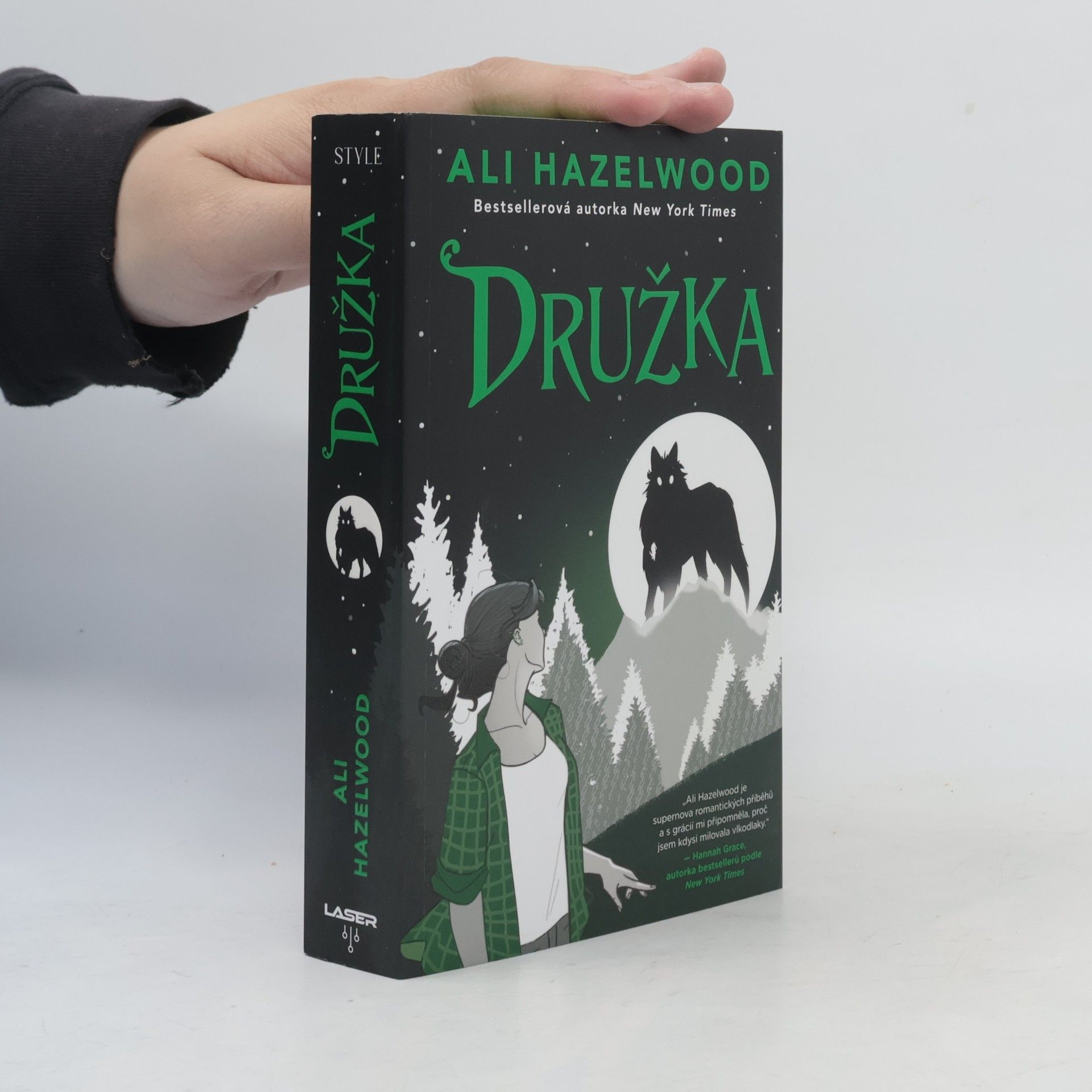 Ali Hazelwood Družka