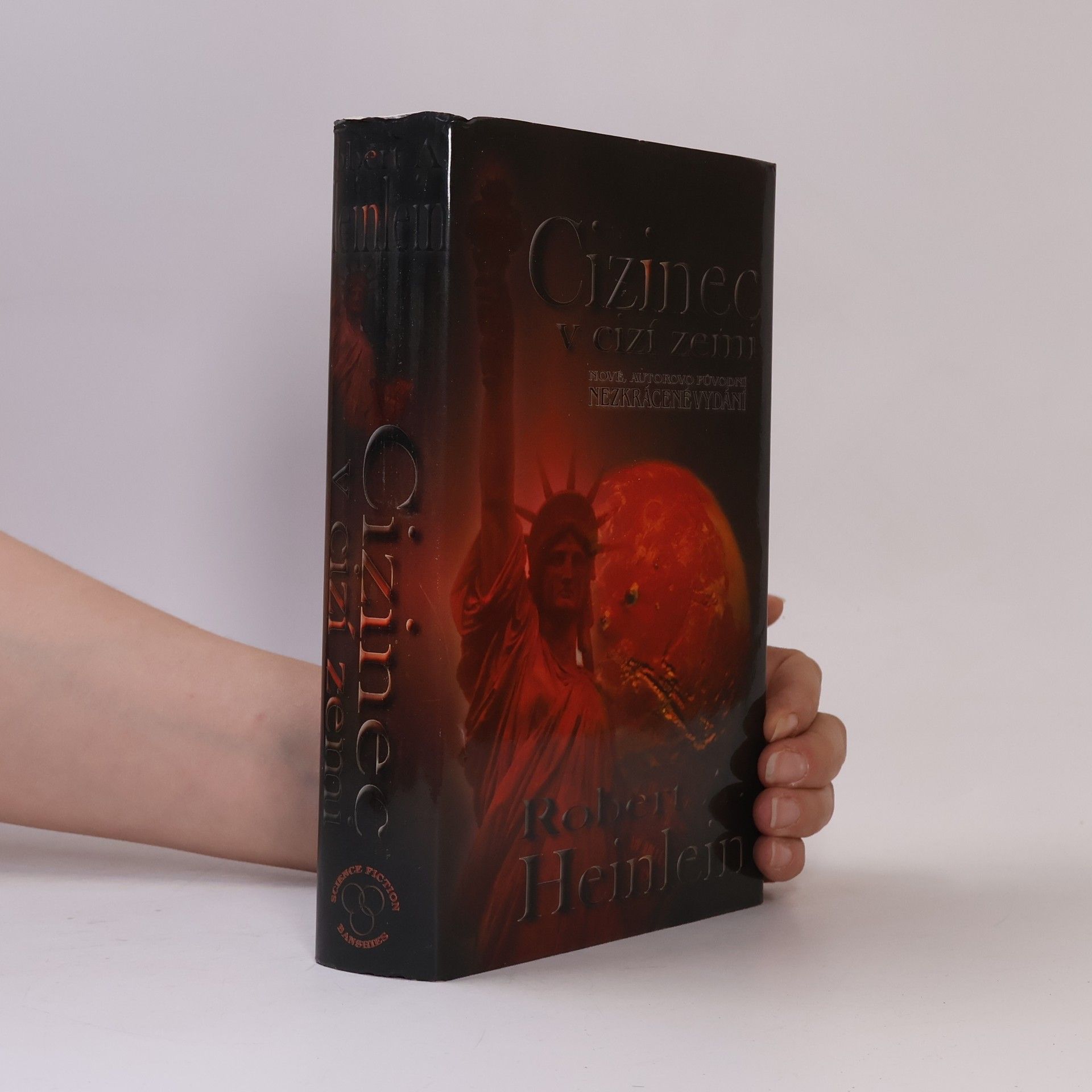 Robert A. Heinlein Cizinec v cizí zemi