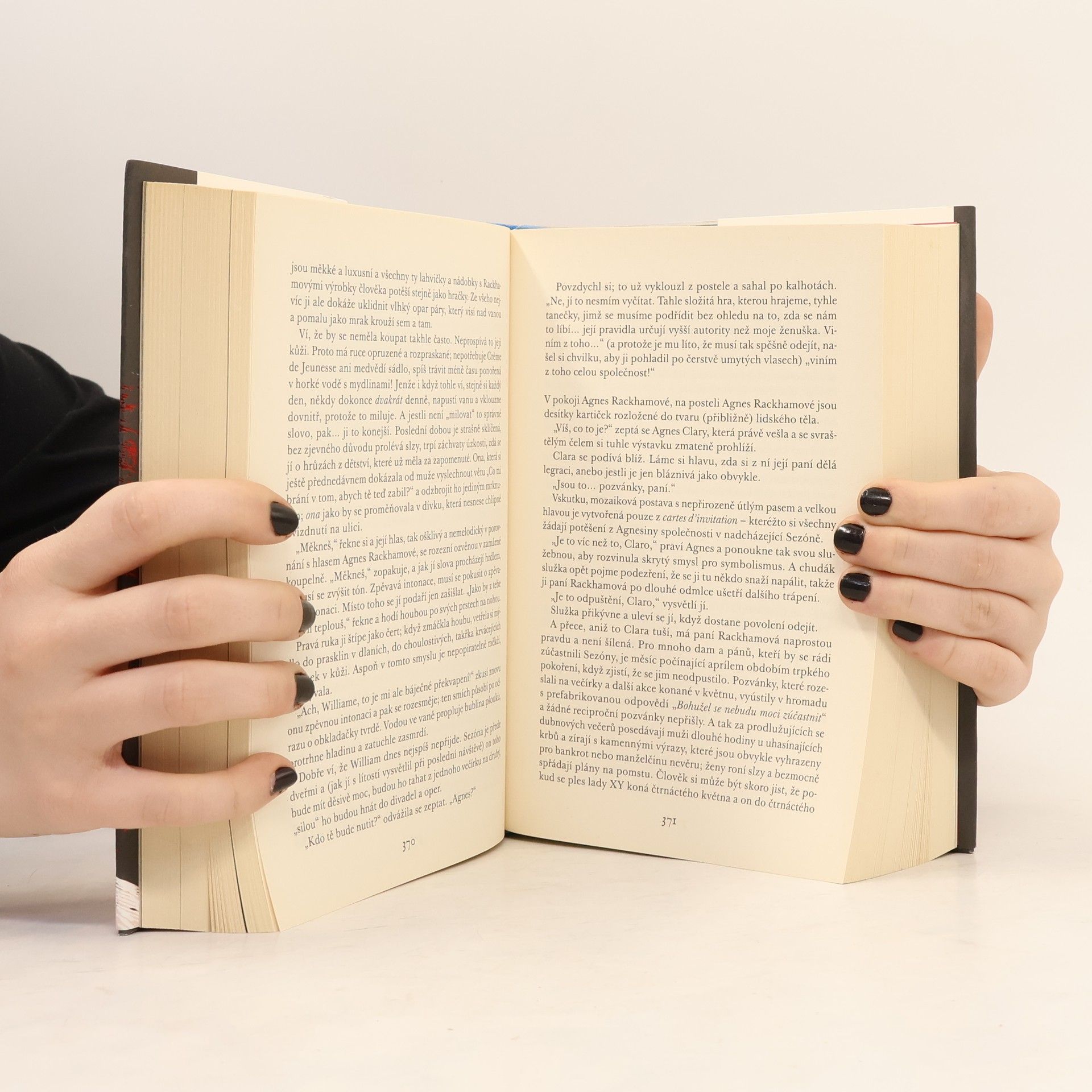 Michel Faber Kvítek karmínový a bílý