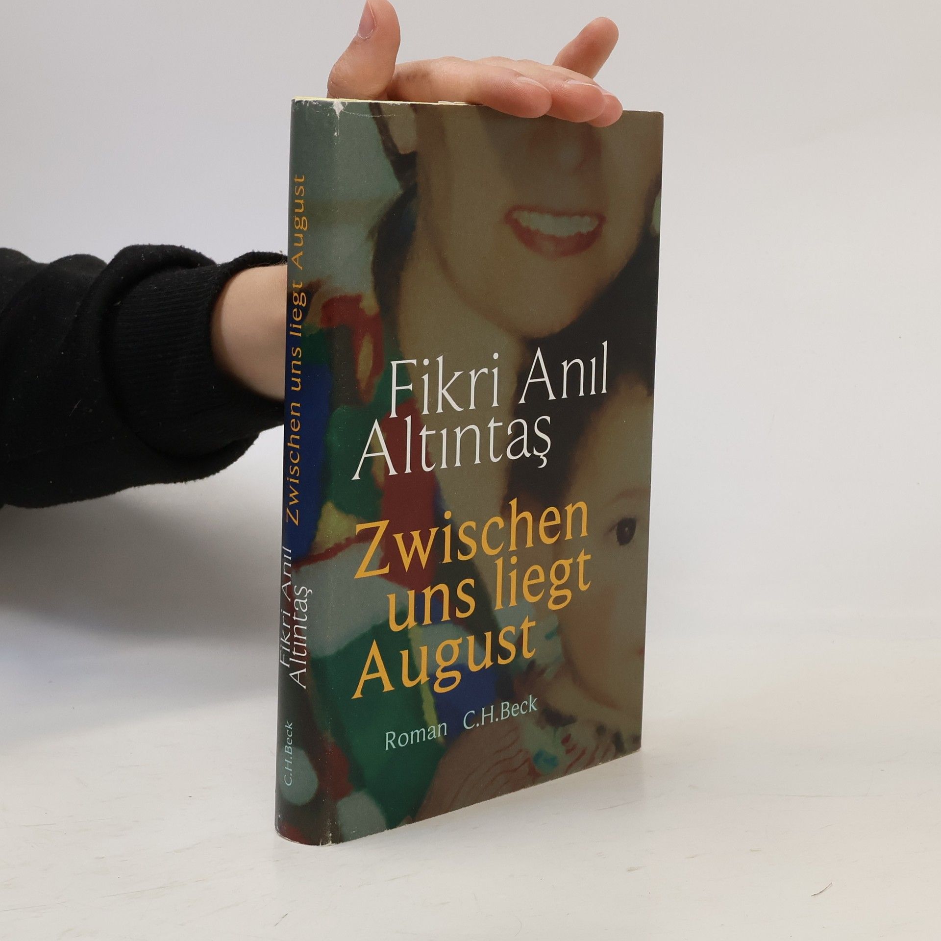 Fikri Anıl Altıntas Zwischen uns liegt August