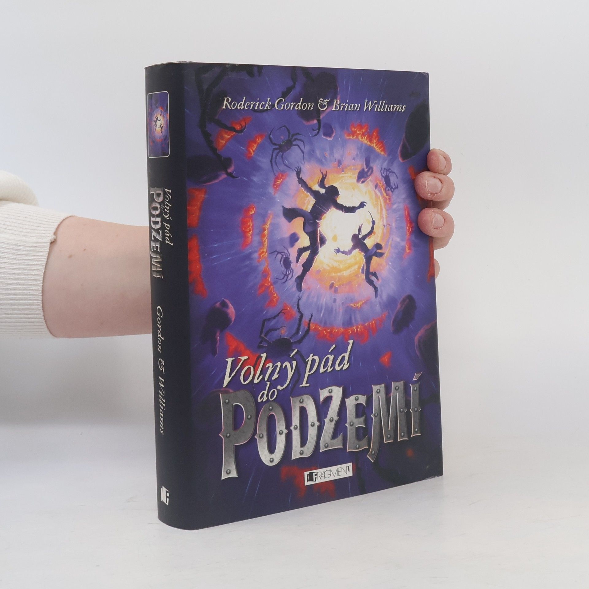 Roderick Gordon Volný pád do Podzemí