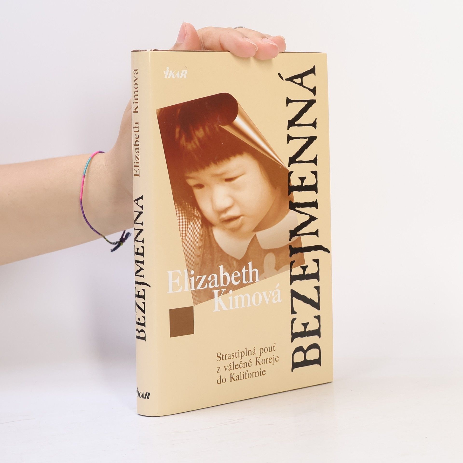 Bezejmenná. Strastiplná pouť z válečné Koreje do Kalifornie