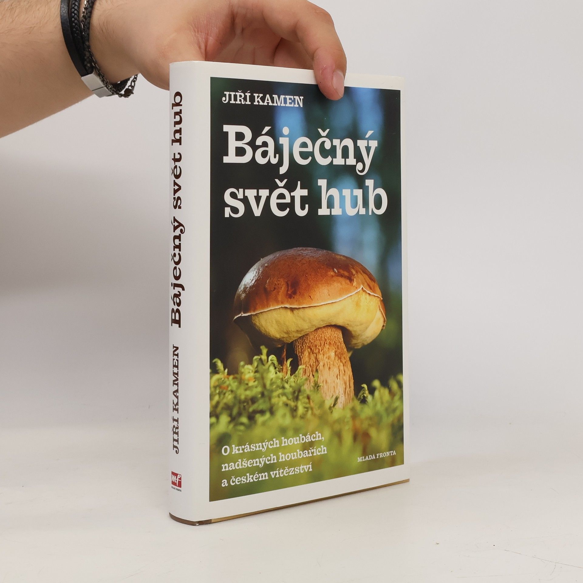 Jiří Kamen Báječný svět hub: O krásných houbách, nadšených houbařích a českém vítězství