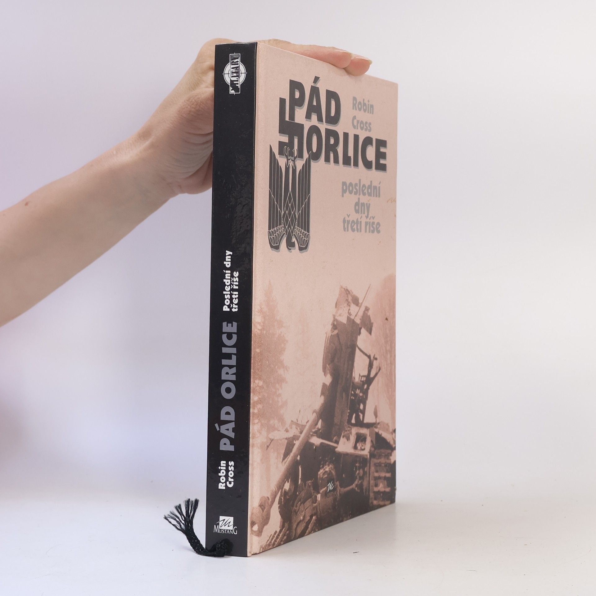 Robin Cross Pád orlice. Poslední dny třetí říše