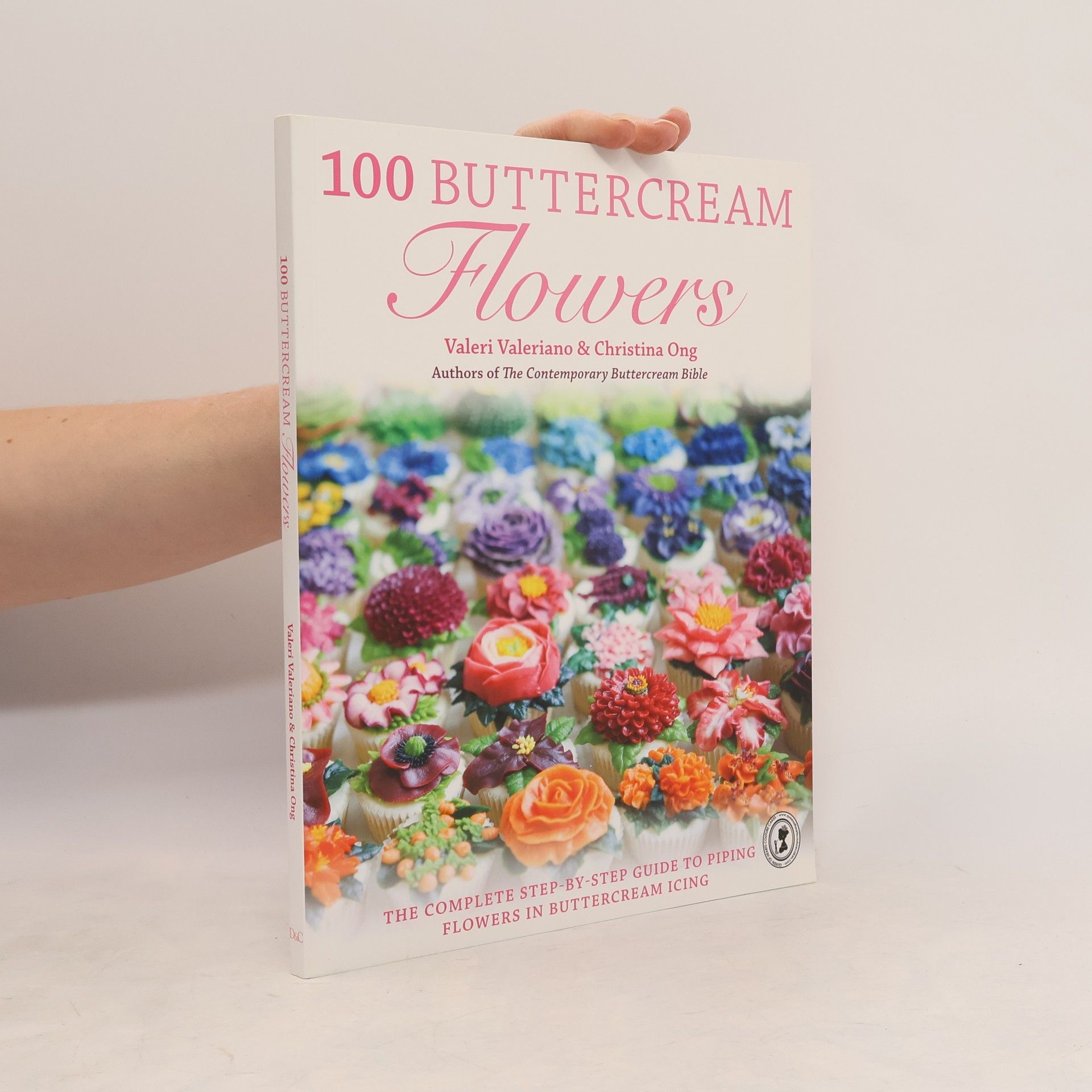 Valeri Valeriano 100 Buttercream Flowers