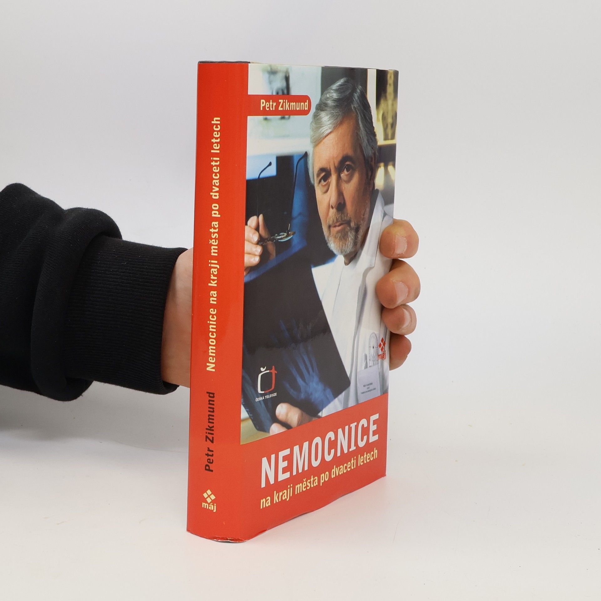 Petr Zikmund Nemocnice na kraji města po dvaceti letech: Televizní román podle stejnojmenného seriálu