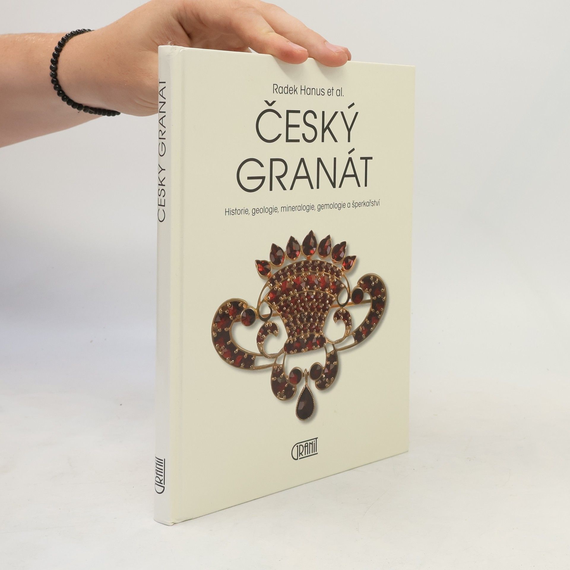 Radek Hanus Český granát. Historie, geologie, mineralogie, gemologie a šperkařství