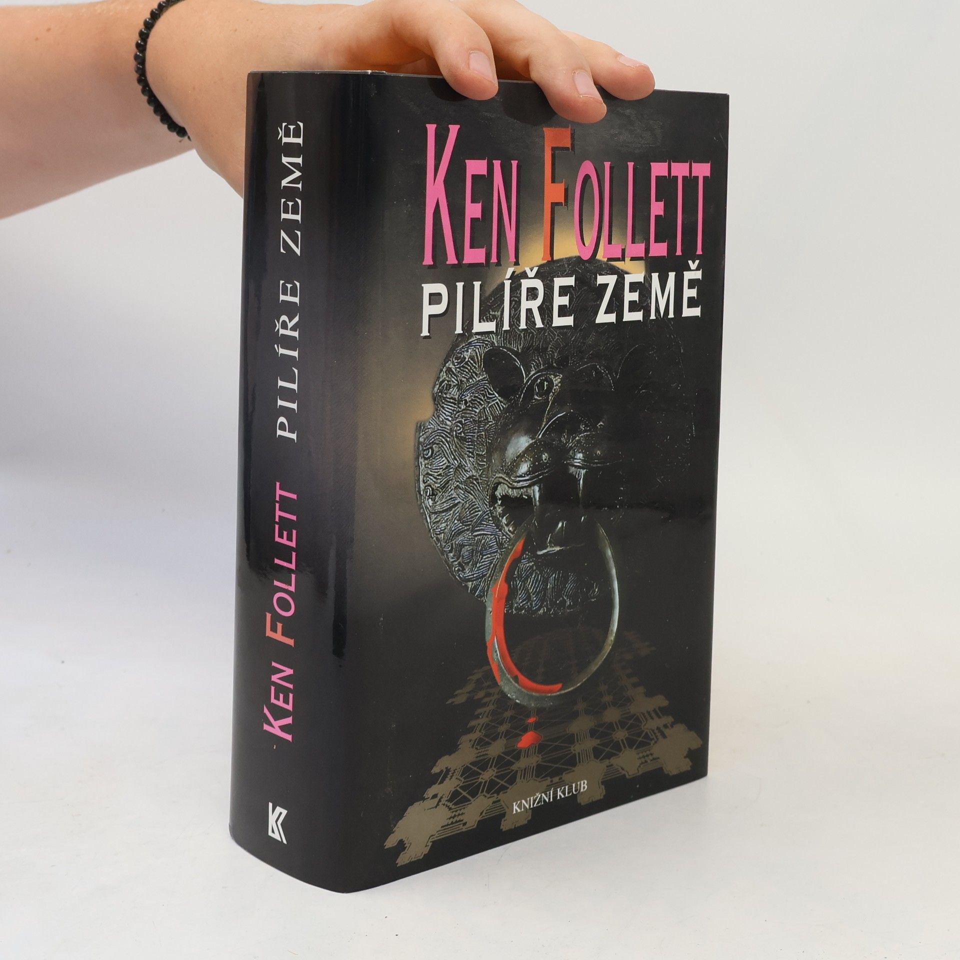 Ken Follett Pilíře země