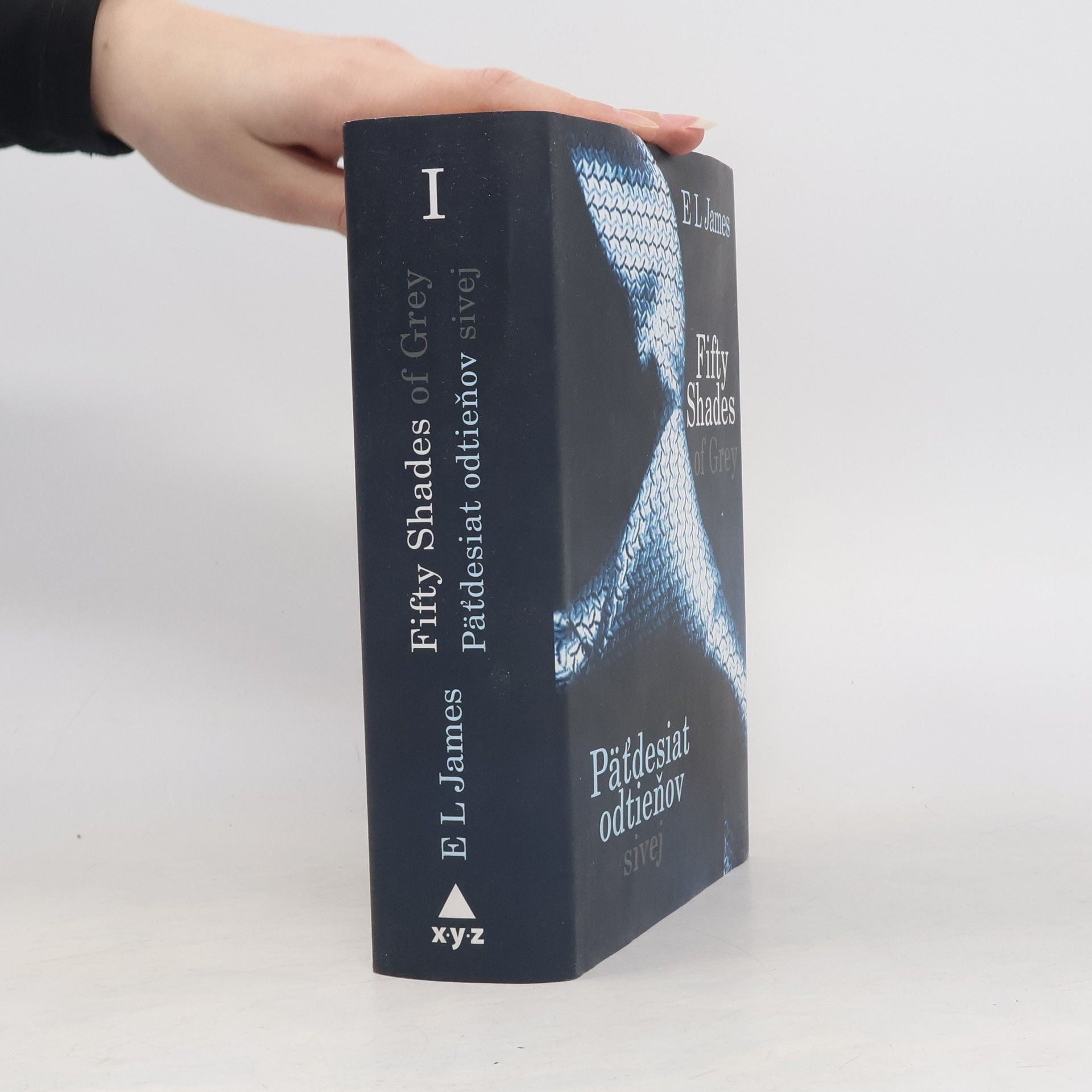 E. L. James Päťdesiat odtieňov sivej