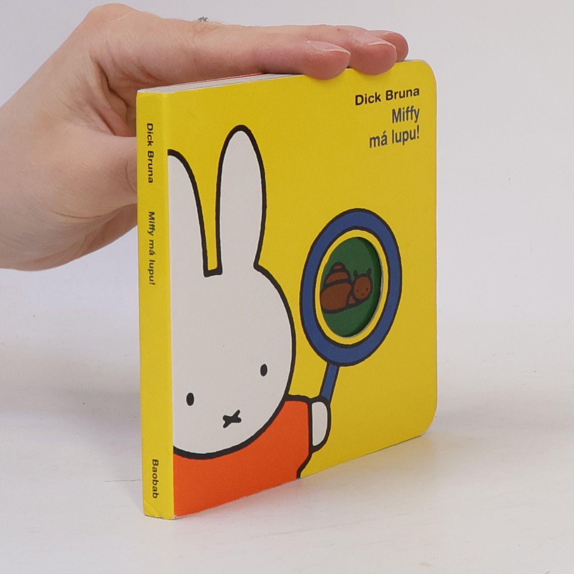 Dick Bruna Miffy má lupu!