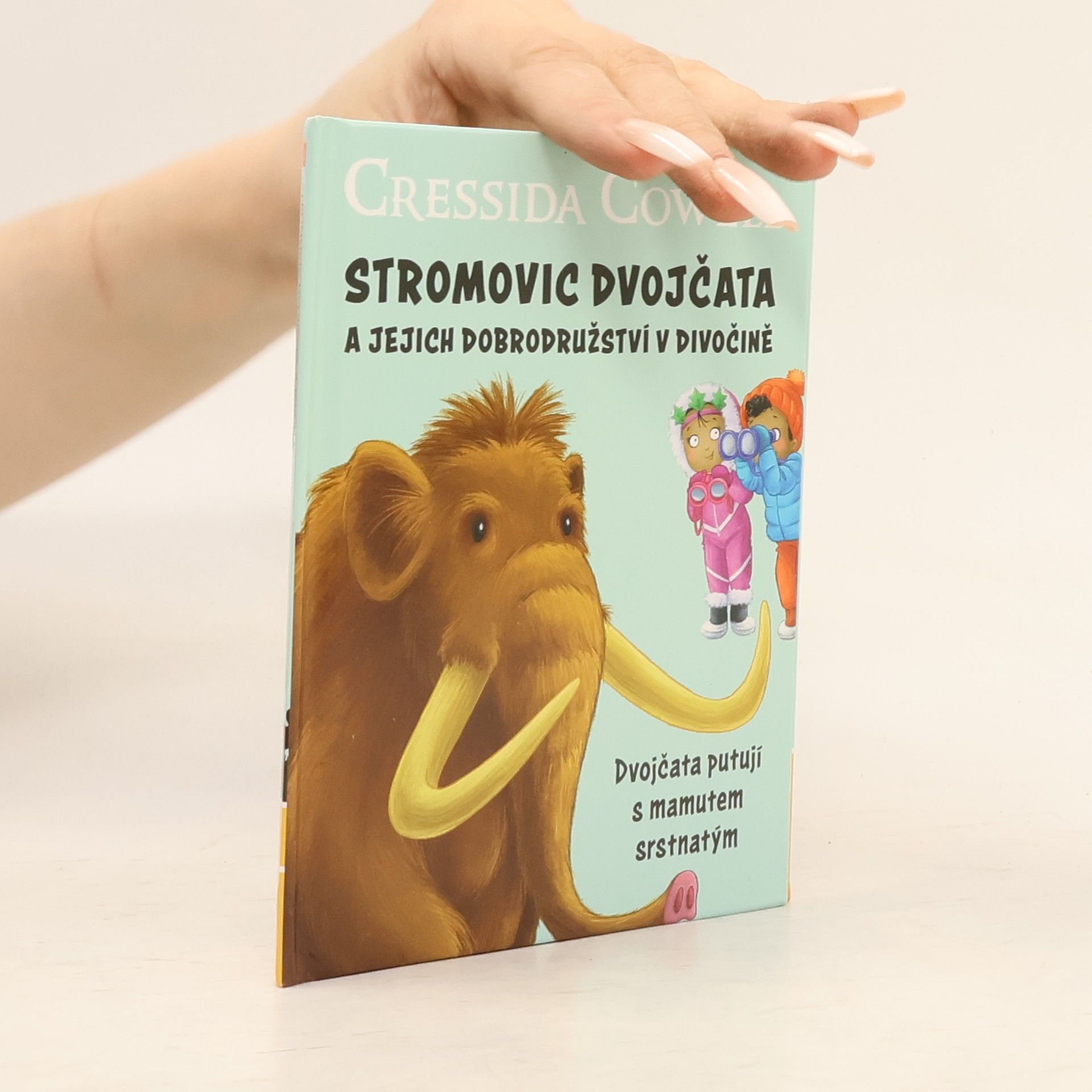 Cressida Cowell Stromovic dvojčata a jejich dobrodružství v divočině. Dvojčata putují s mamutem srstnatým