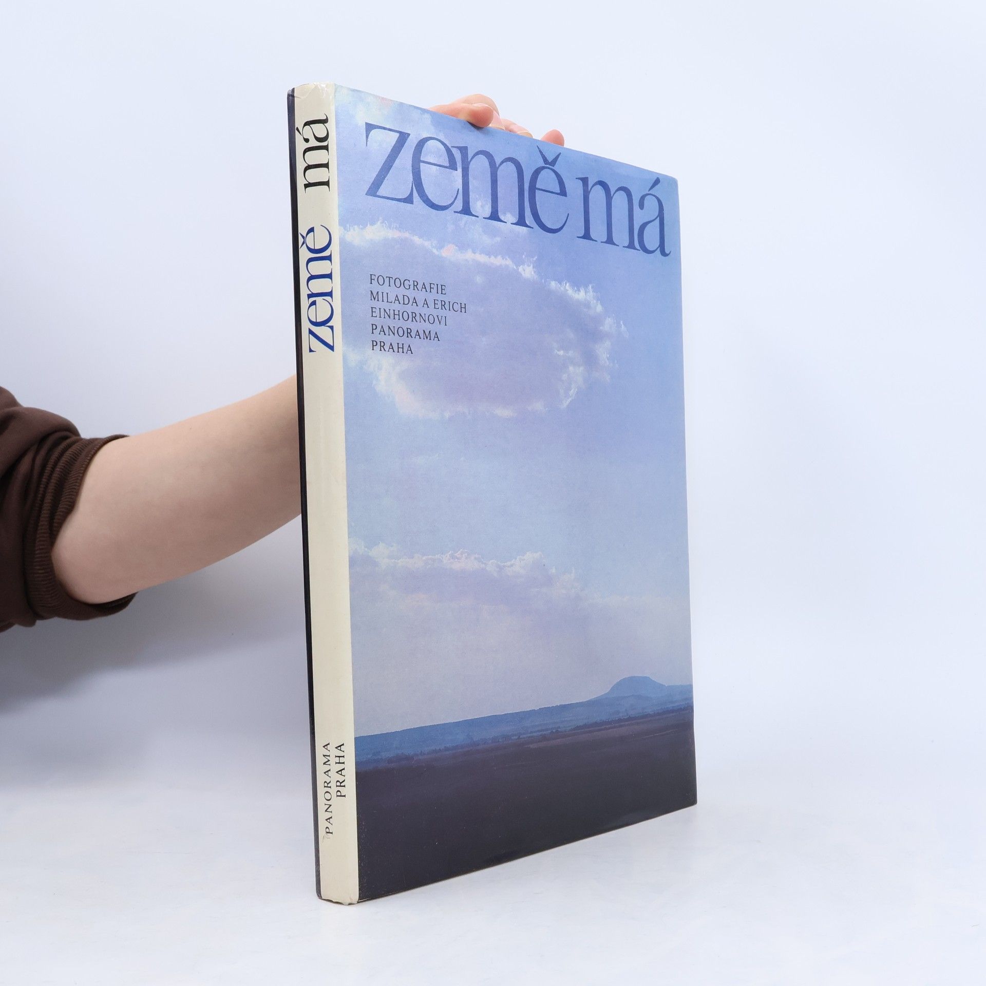 Various authors Země má