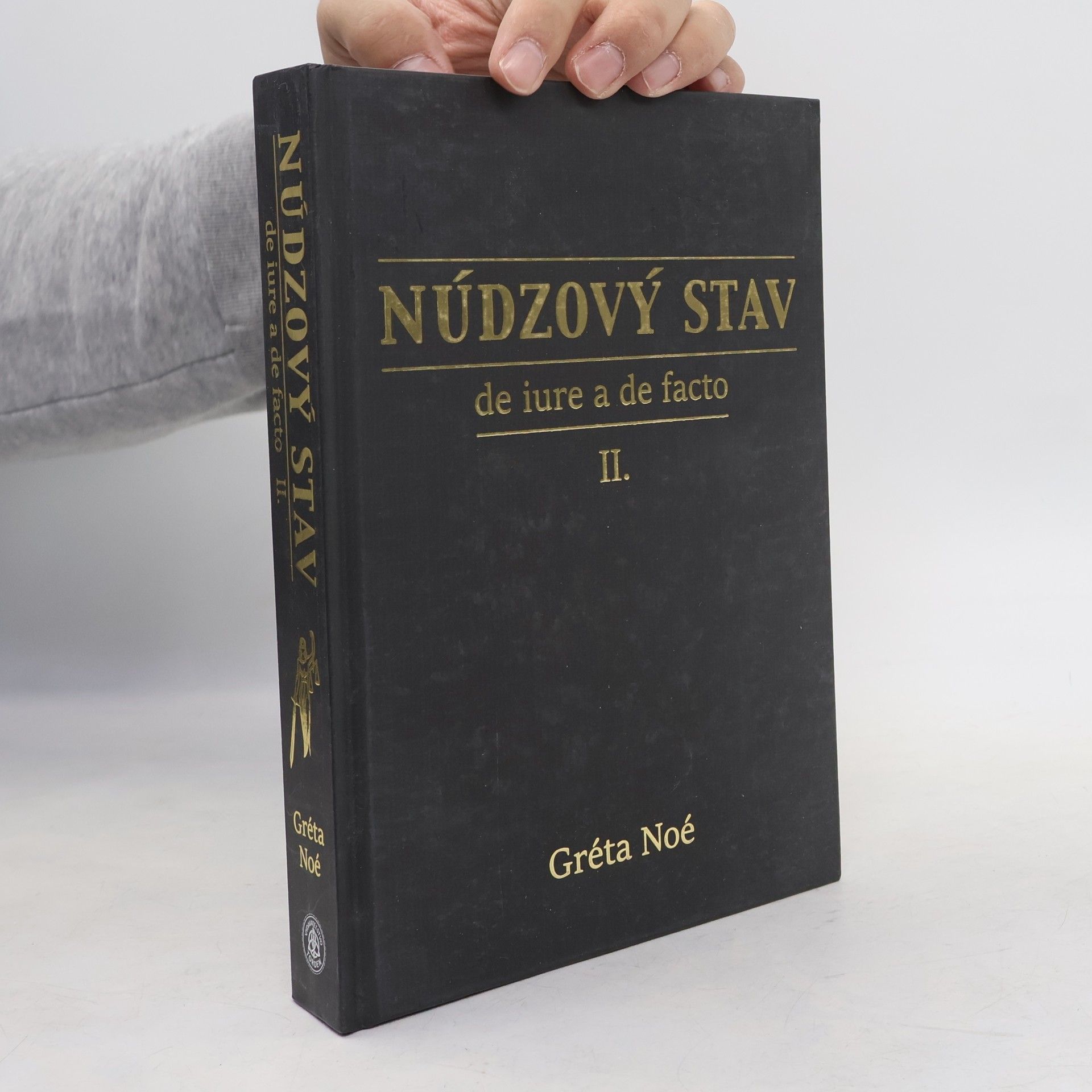 Gréta Noé Núdzový stav de iure a de facto II.