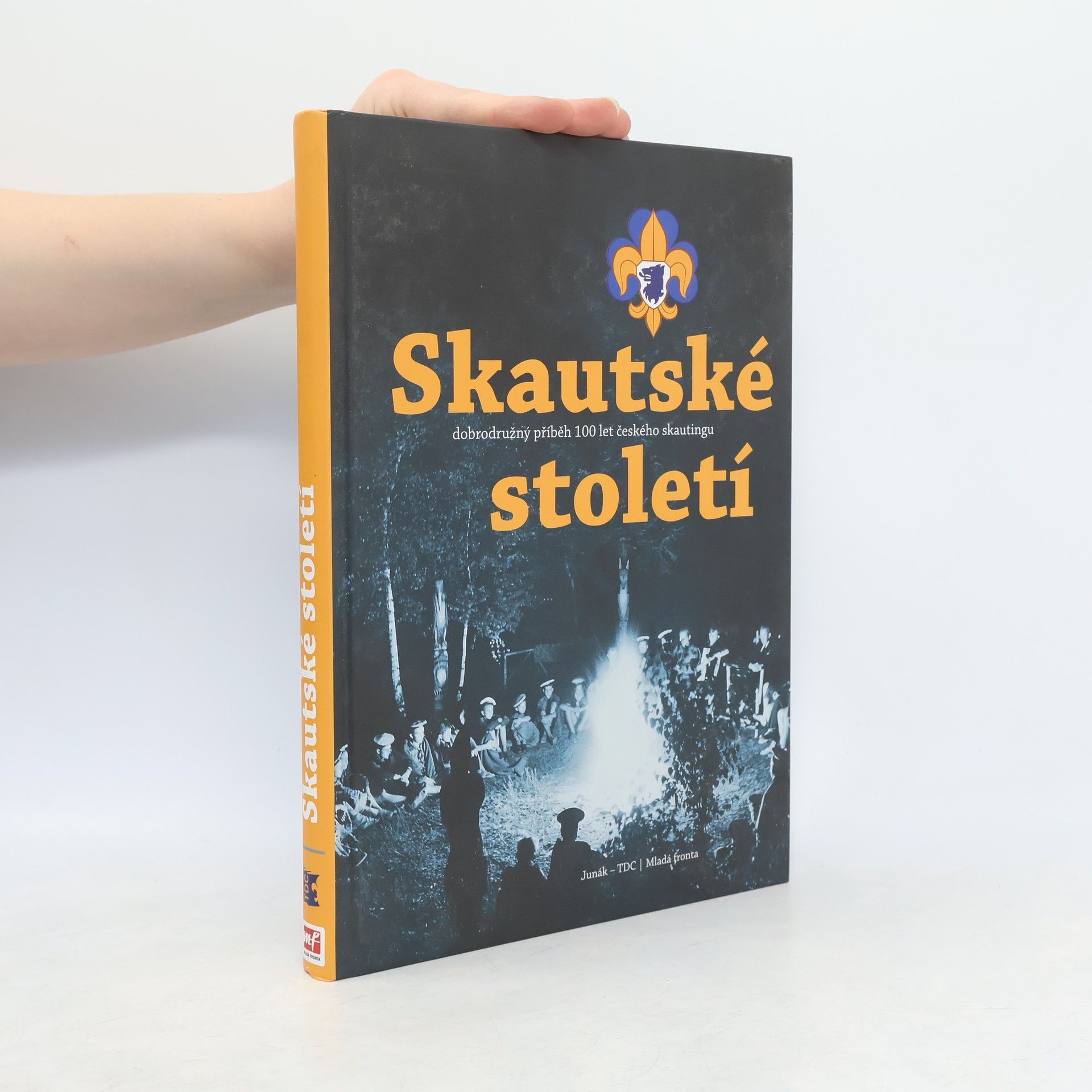 Roman Šantora Skautské století. Dobrodružný příběh 100 let českého skautingu