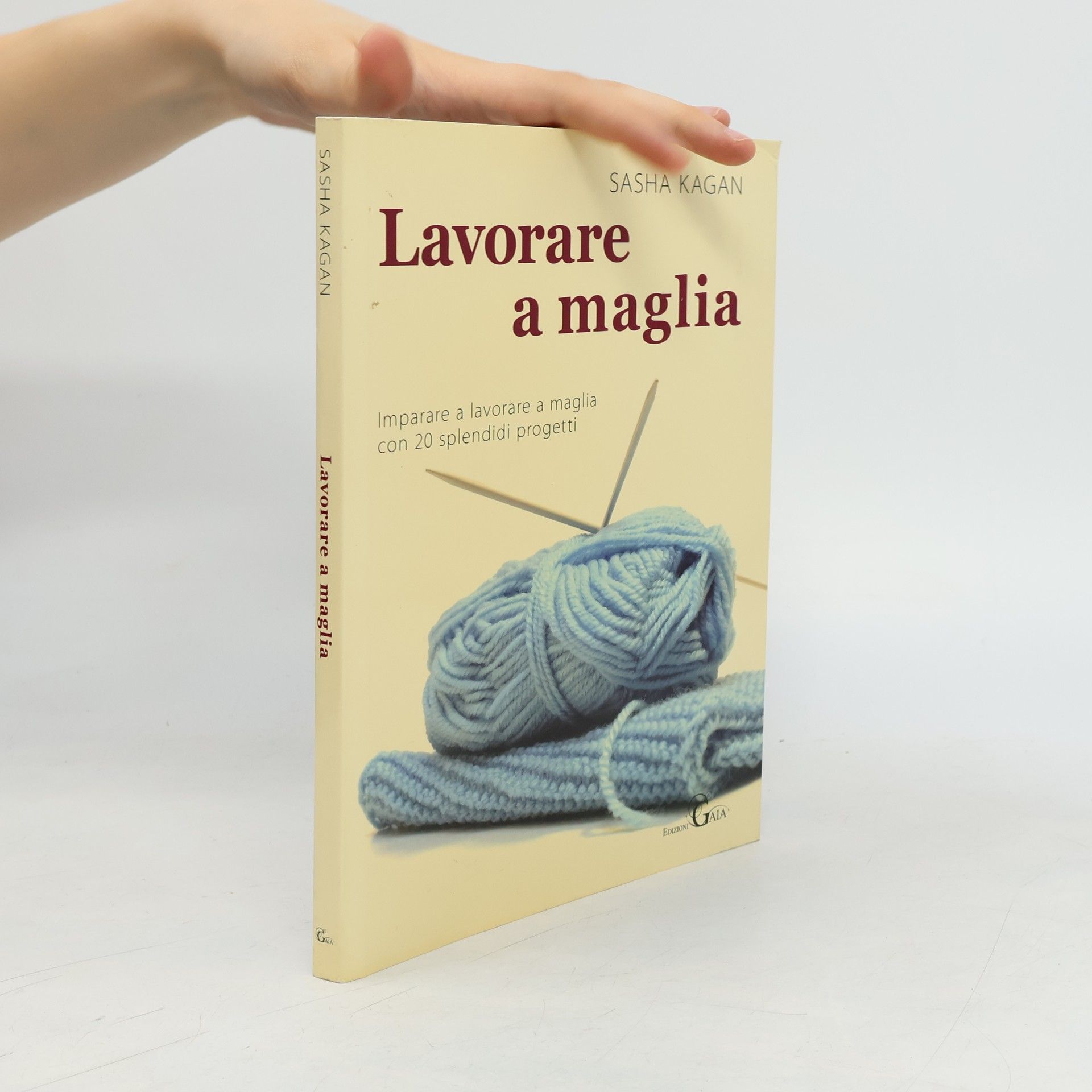 Sasha Kagan Lavrare a maglia