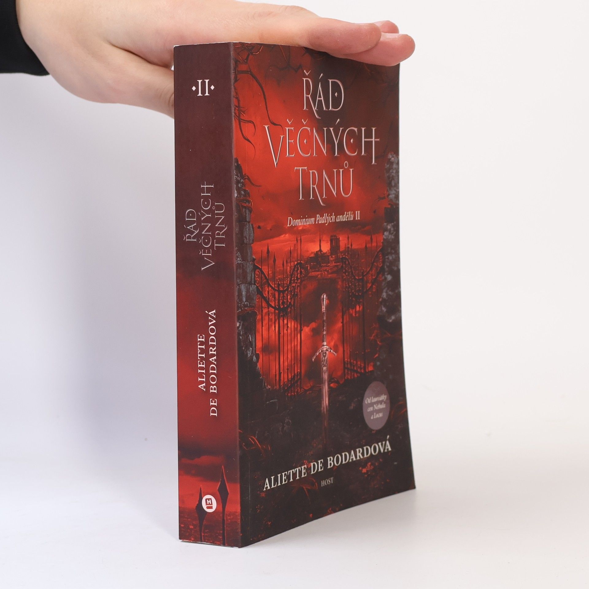 Aliette de Bodard Řád věčných trnů