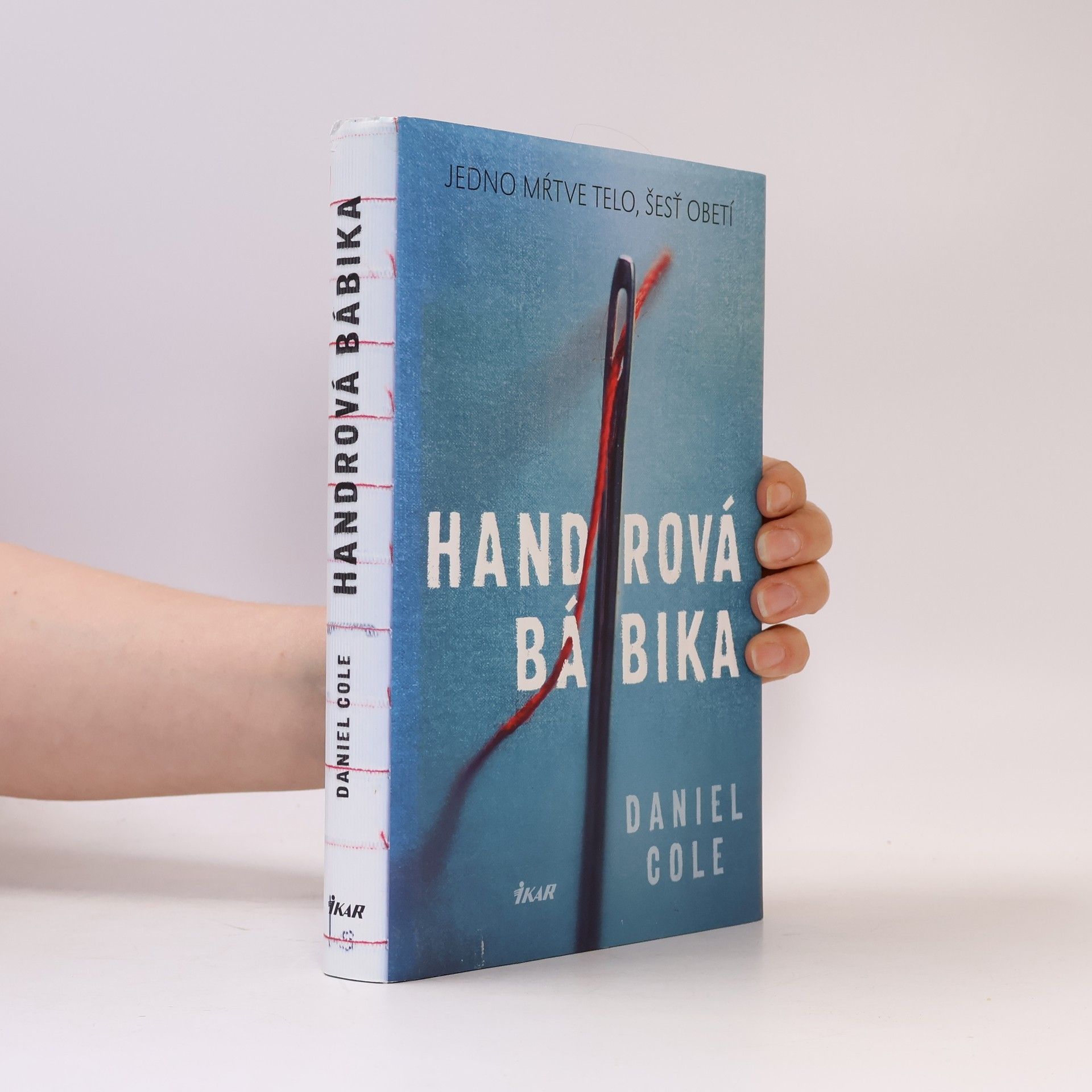 Daniel Cole Handrová bábika