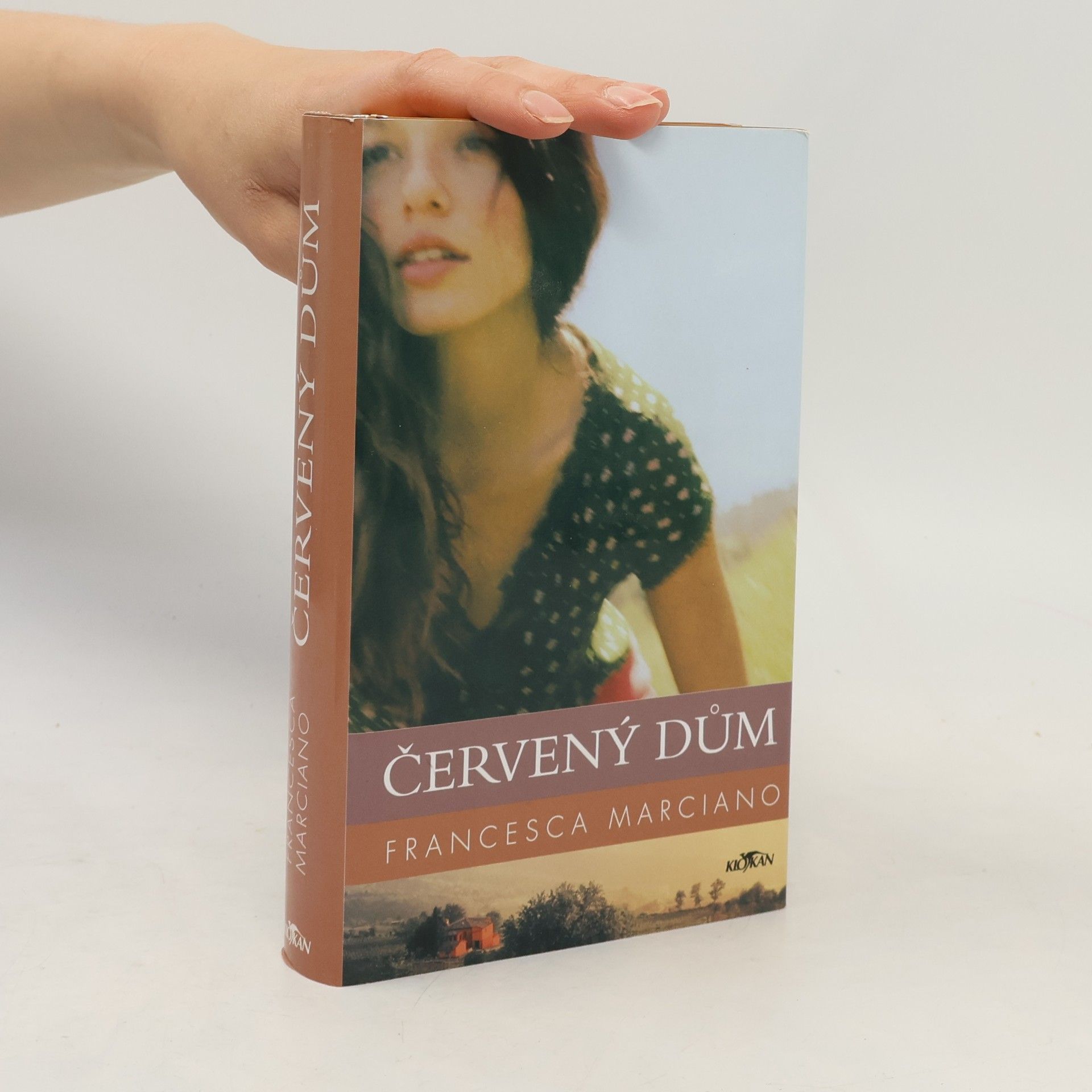 Francesca Marciano Červený dům