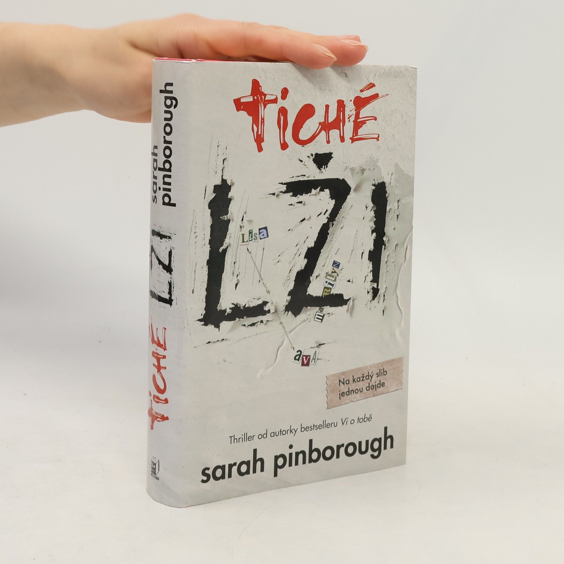 Sarah Pinborough Tiché lži