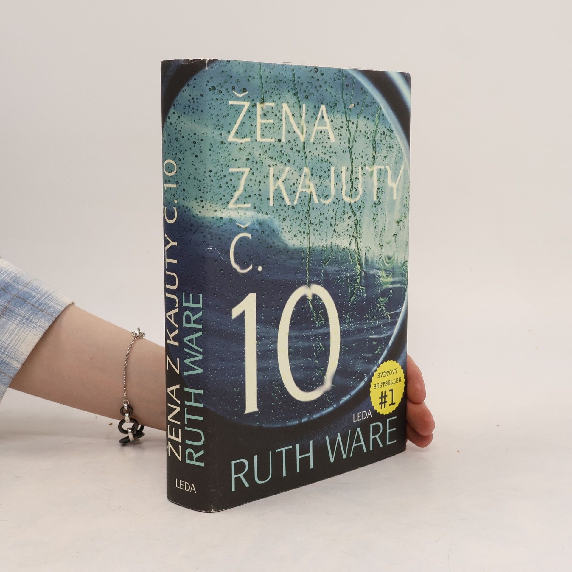 Ruth Ware Žena z kajuty č. 10
