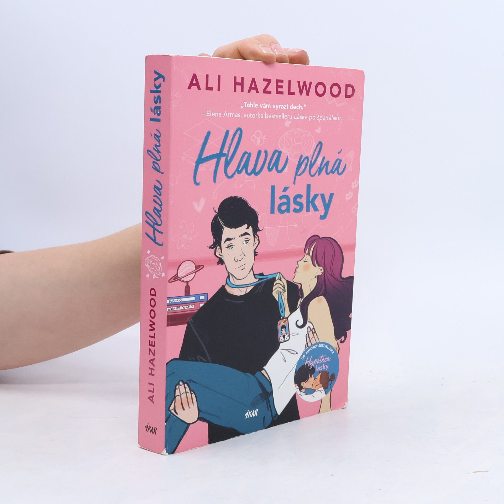 Ali Hazelwood Hlava plná lásky