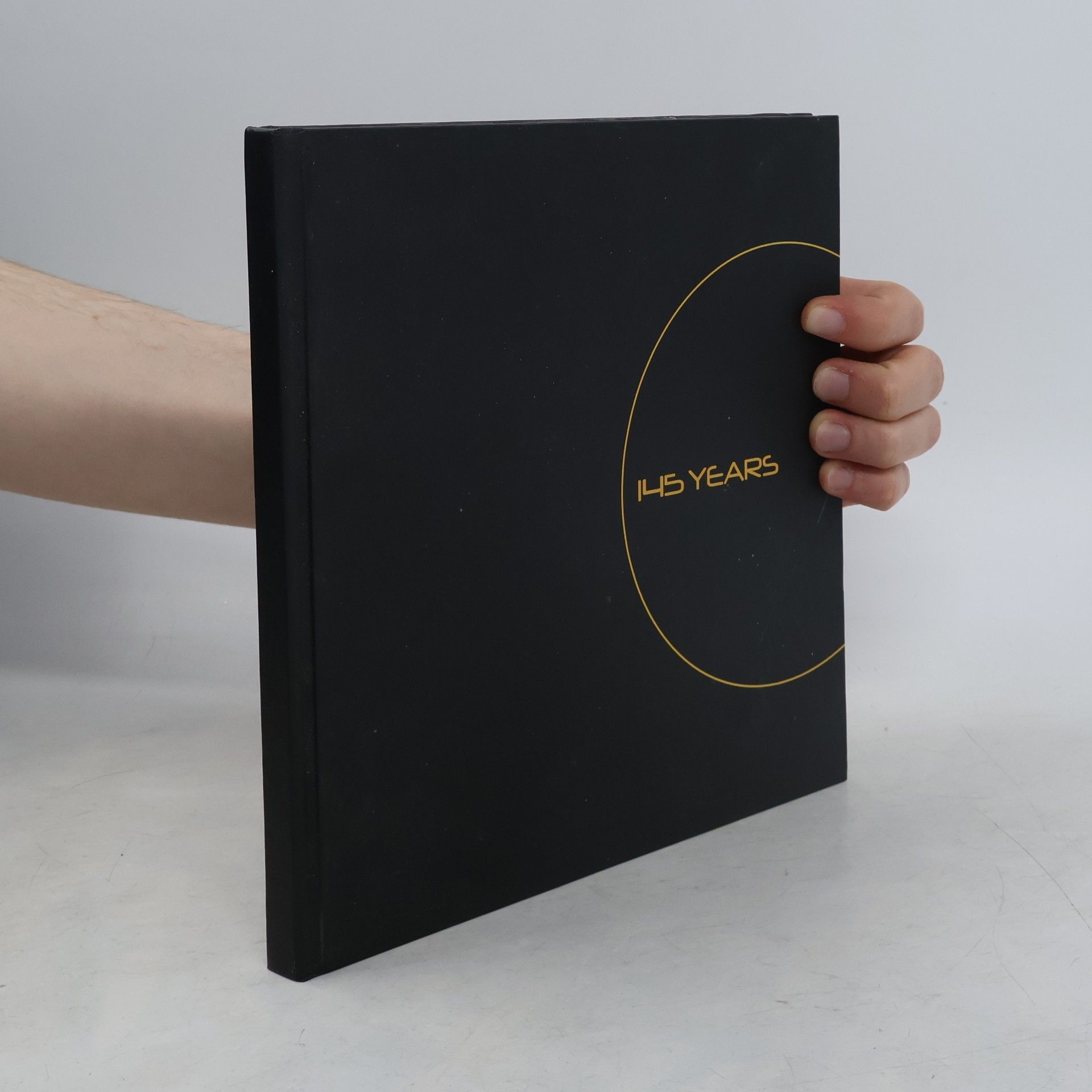 Collectif d'auteurs 145 years