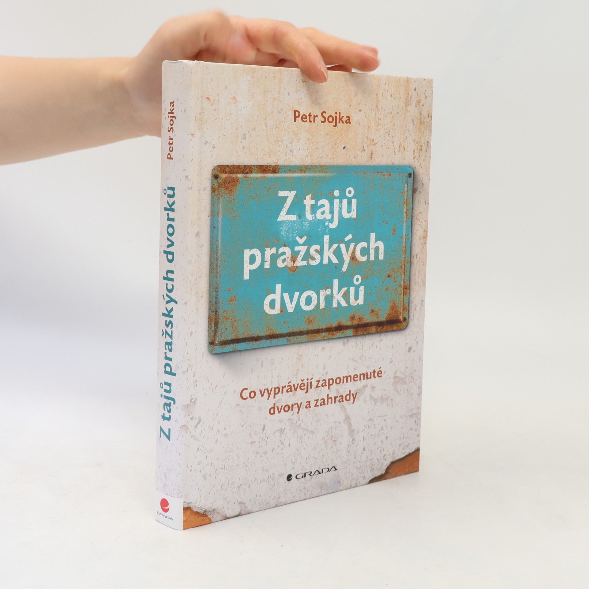 Petr Sojka Z tajů pražských dvorků : co vyprávějí zapomenuté dvory a zahrady