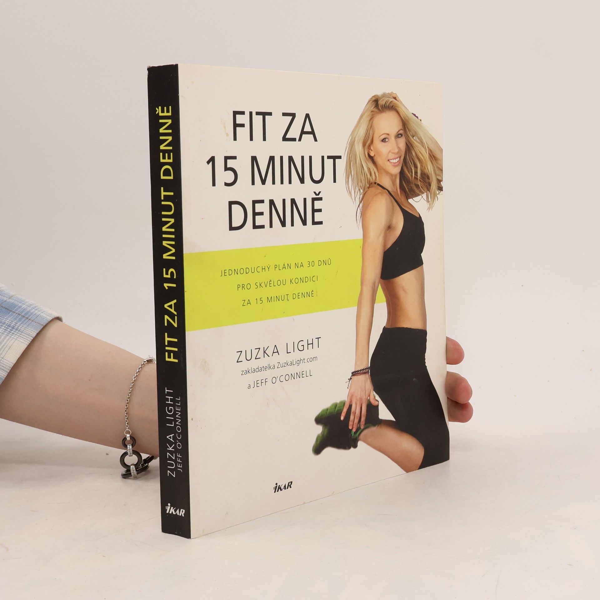 Zuzka Light Fit za 15 minut denně: jednoduchý plán na 30 dnů pro skvělou kondici za 15 minut denně