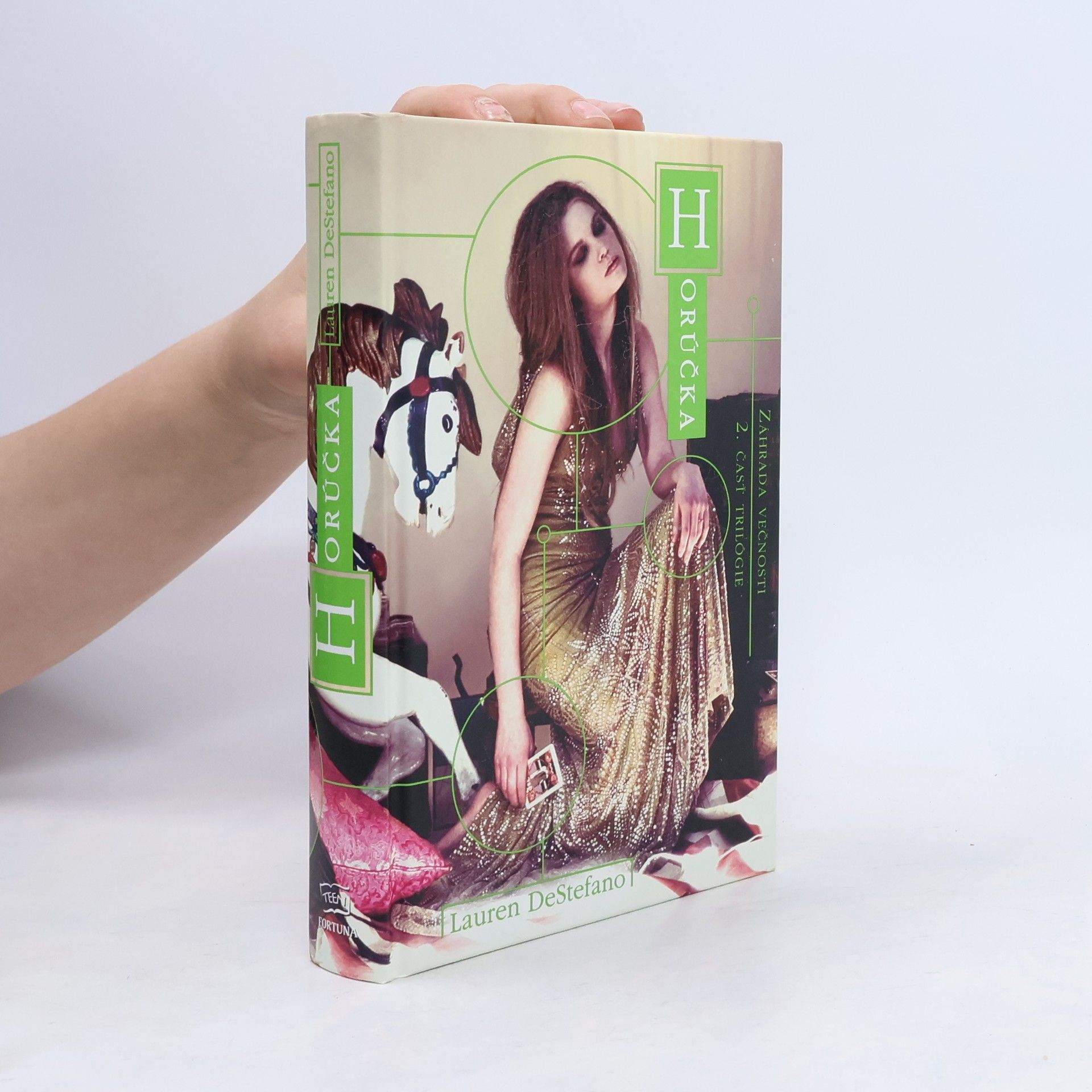 Lauren DeStefano Záhrada večnosti 2. Horúčka