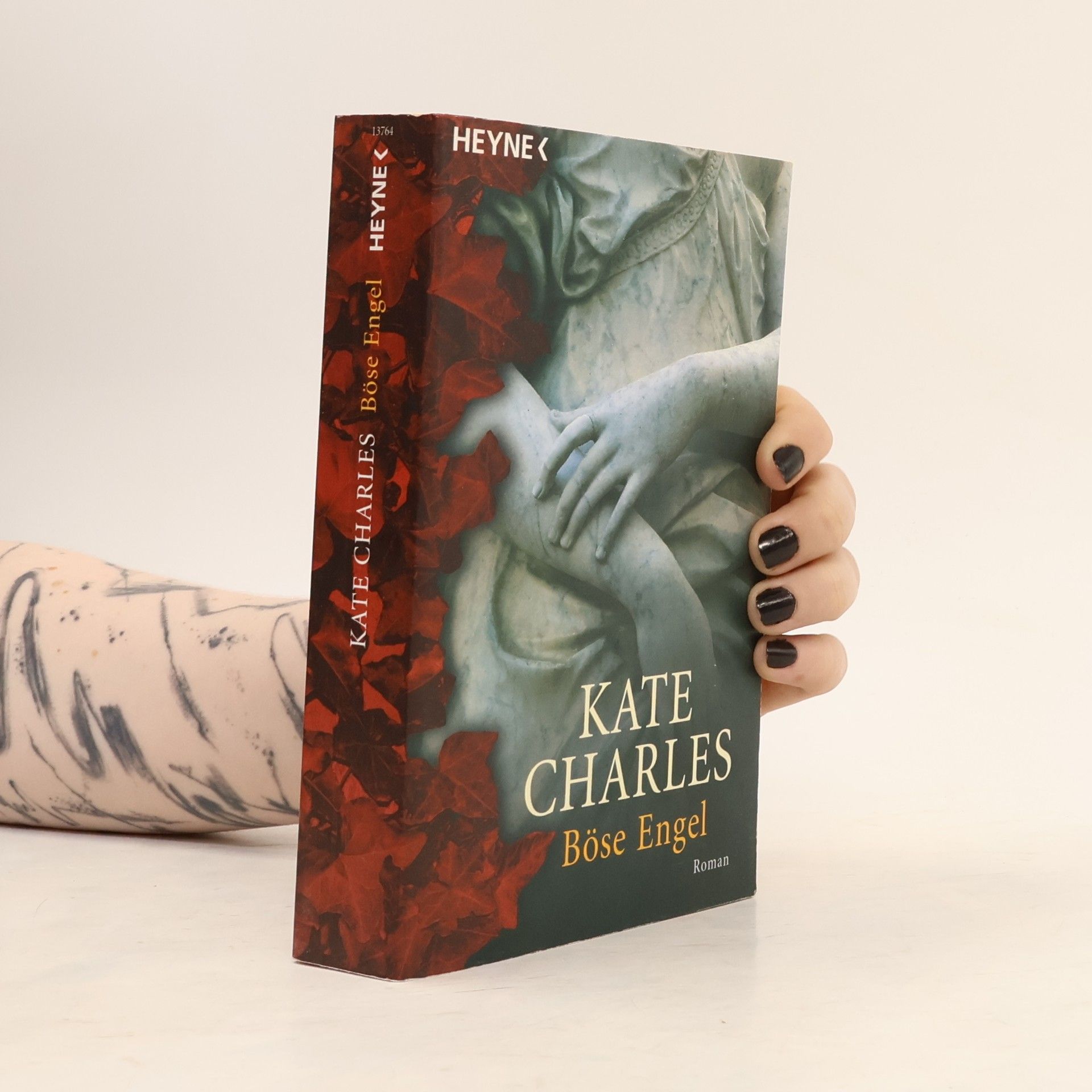 Kate Charles Böse Engel