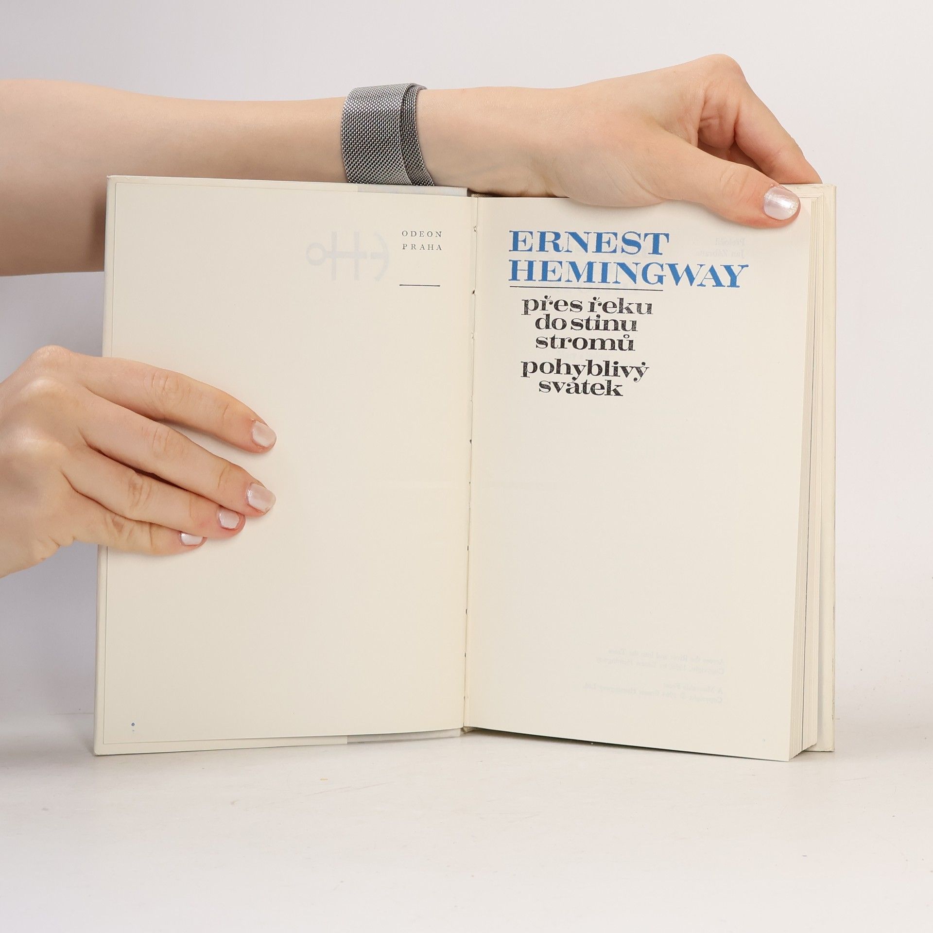 Ernest Hemingway Přes řeku do stínu stromů. Pohyblivý svátek