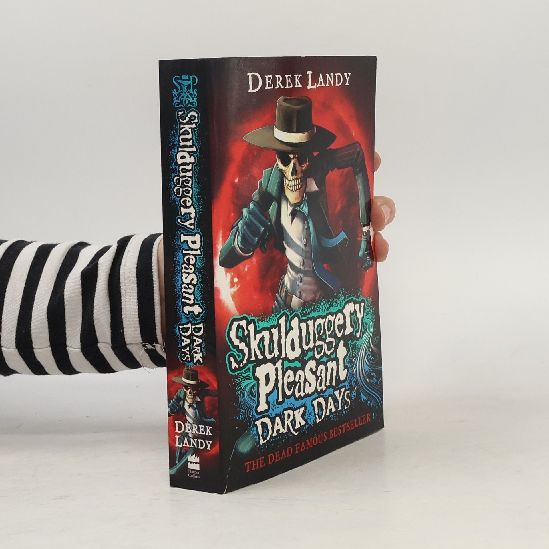 Derek Landy Skulduggery Pleasant 4. Dark Days