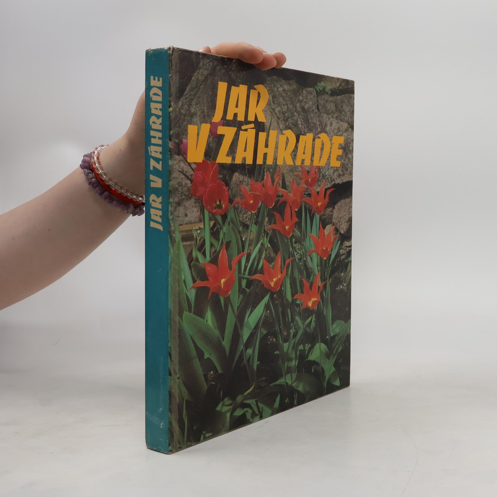 Eva Braun Jar v záhrade