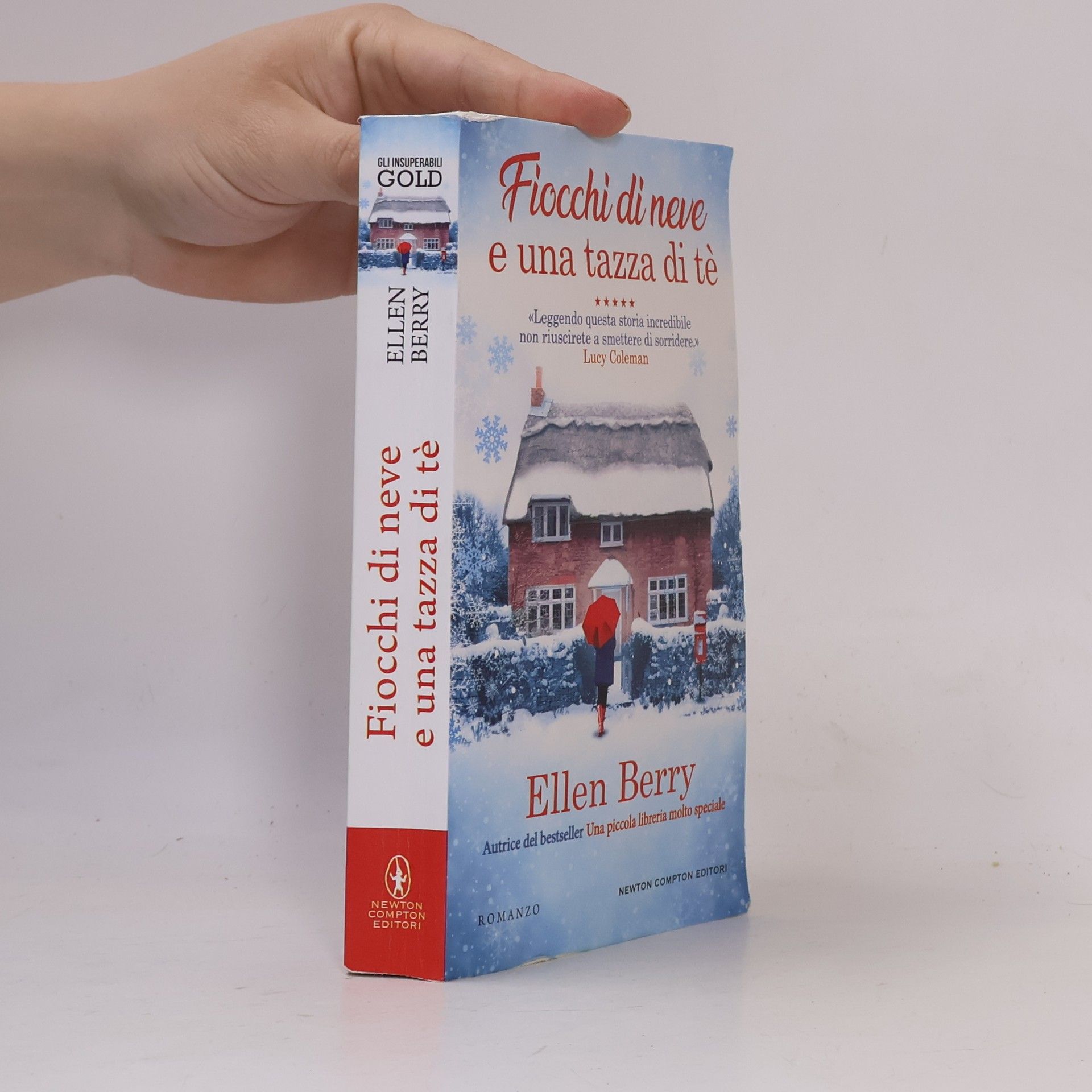 Fiocchi di neve e una tazza di tè