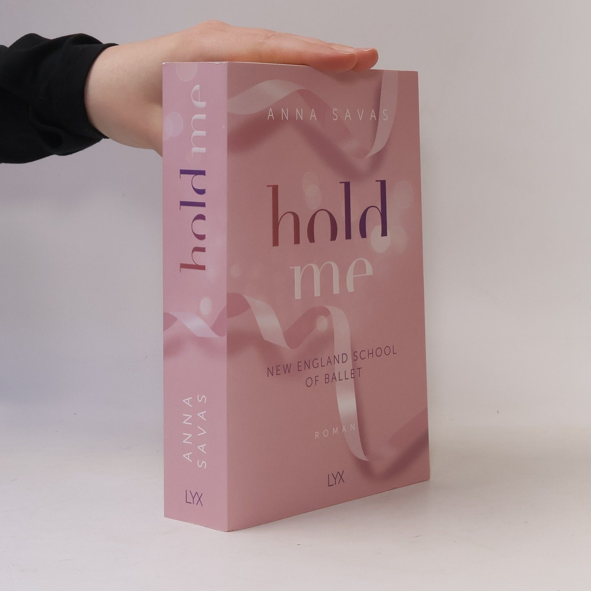 Anna Savas Hold me
